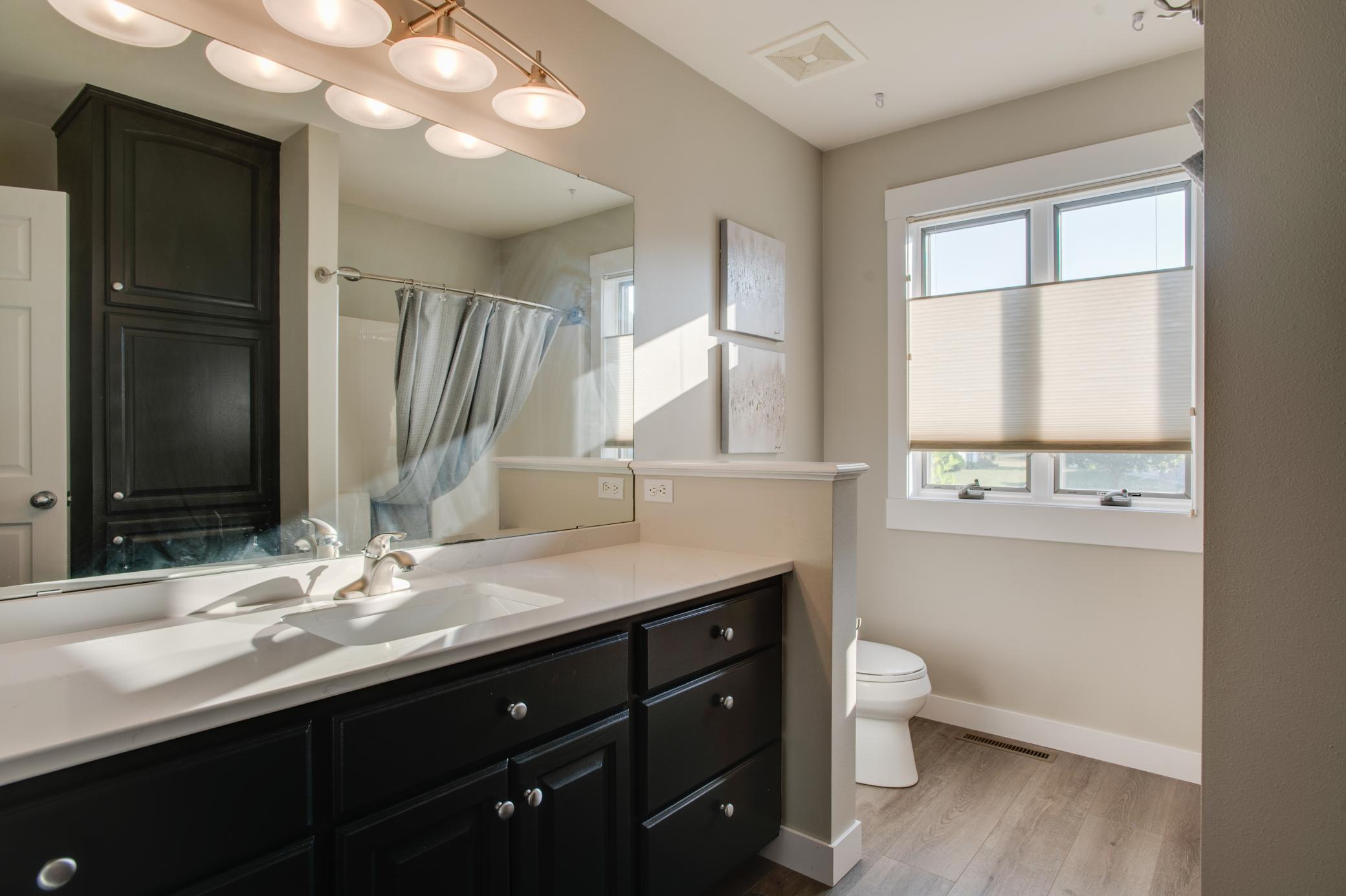 2002 single family home for sale at 431 Clearview Court in Moorhead, MN — 4 bed, 3 bath (photo 38 of 71)