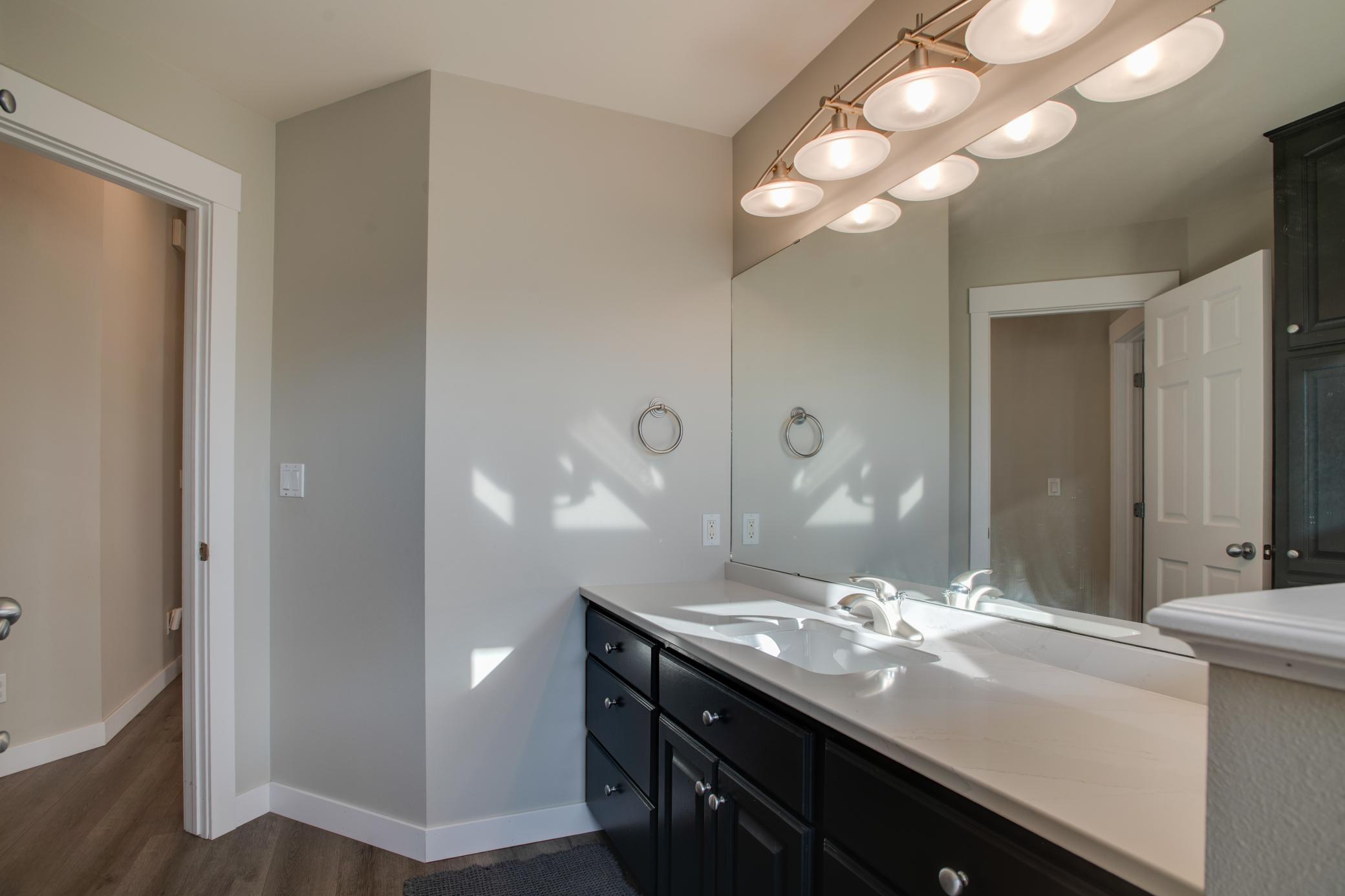 2002 single family home for sale at 431 Clearview Court in Moorhead, MN — 4 bed, 3 bath (photo 39 of 71)