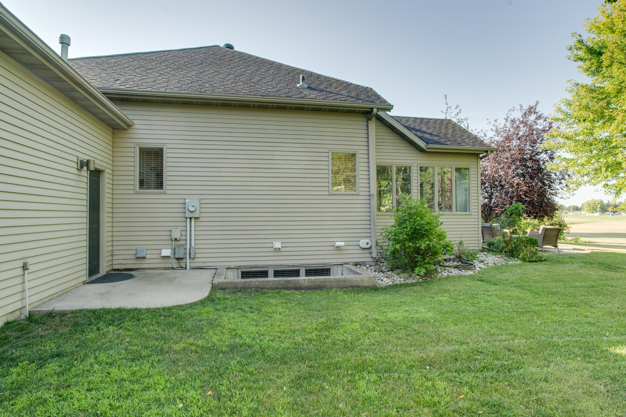2002 single family home for sale at 431 Clearview Court in Moorhead, MN — 4 bed, 3 bath (photo 65 of 71)