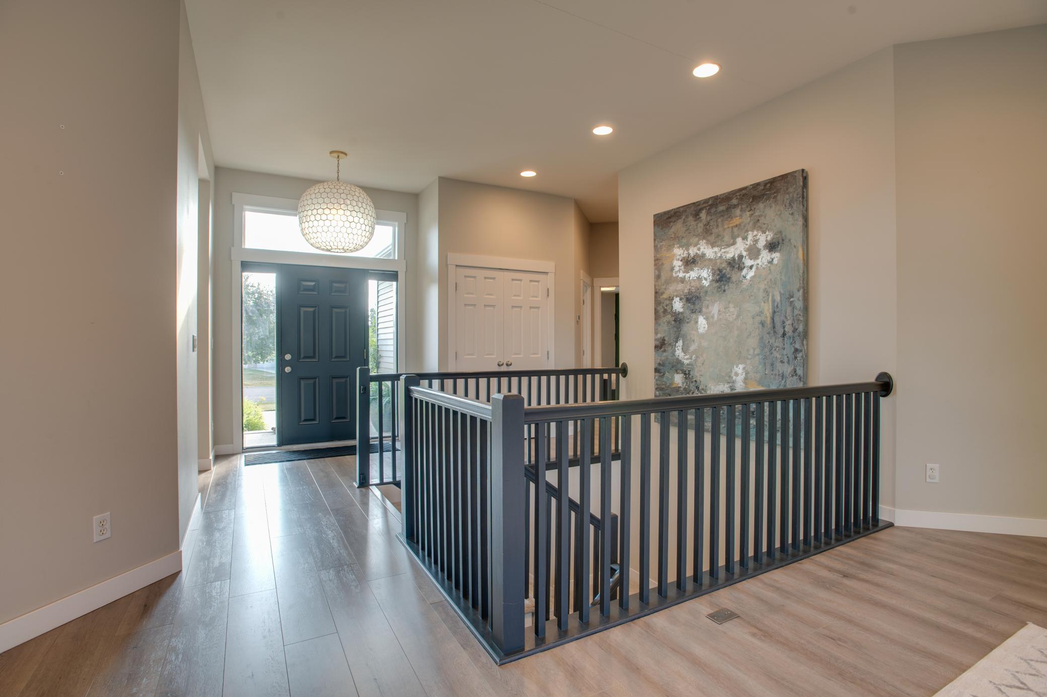 2002 single family home for sale at 431 Clearview Court in Moorhead, MN — 4 bed, 3 bath (photo 8 of 71)
