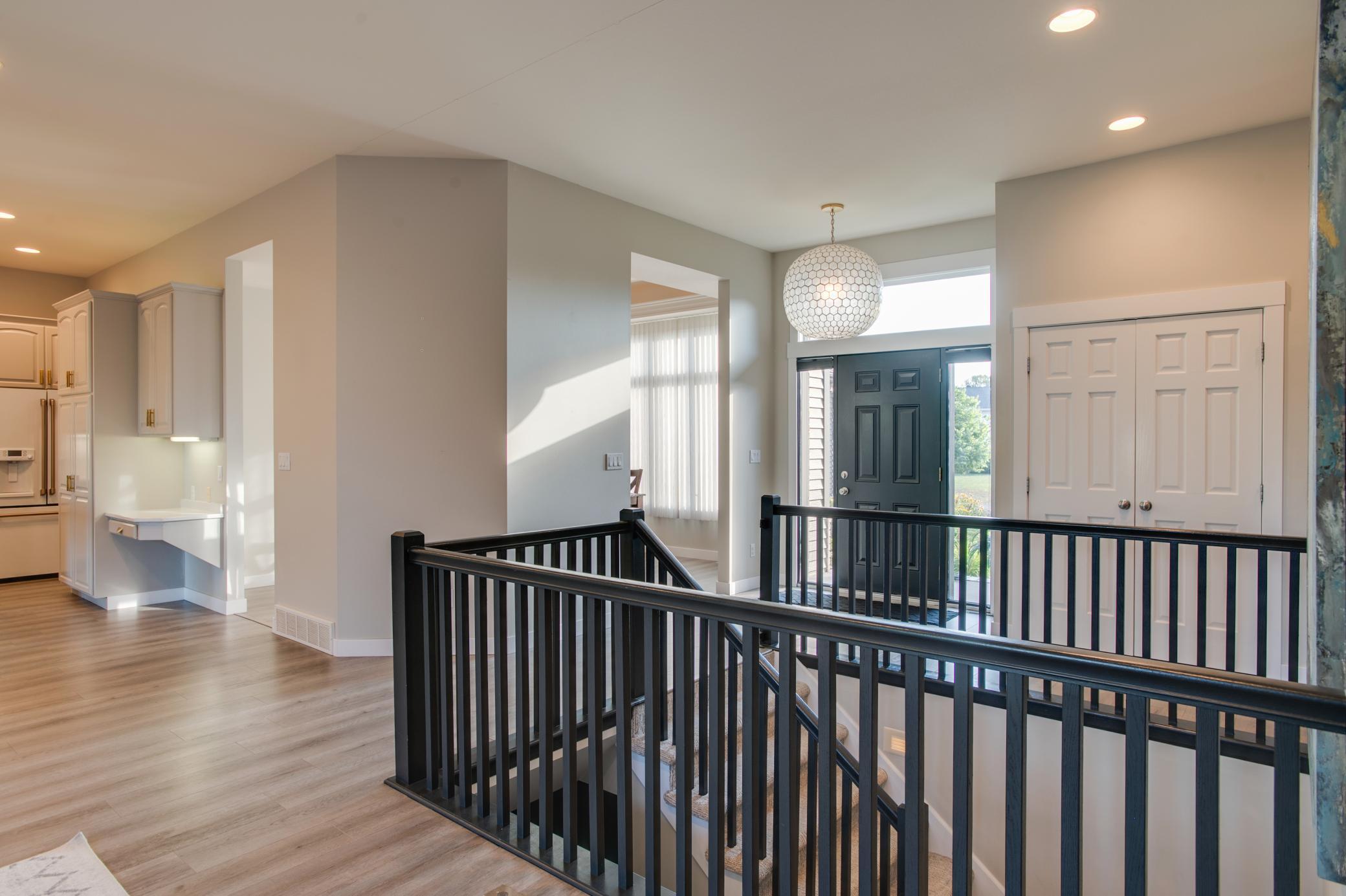 2002 single family home for sale at 431 Clearview Court in Moorhead, MN — 4 bed, 3 bath (photo 10 of 71)