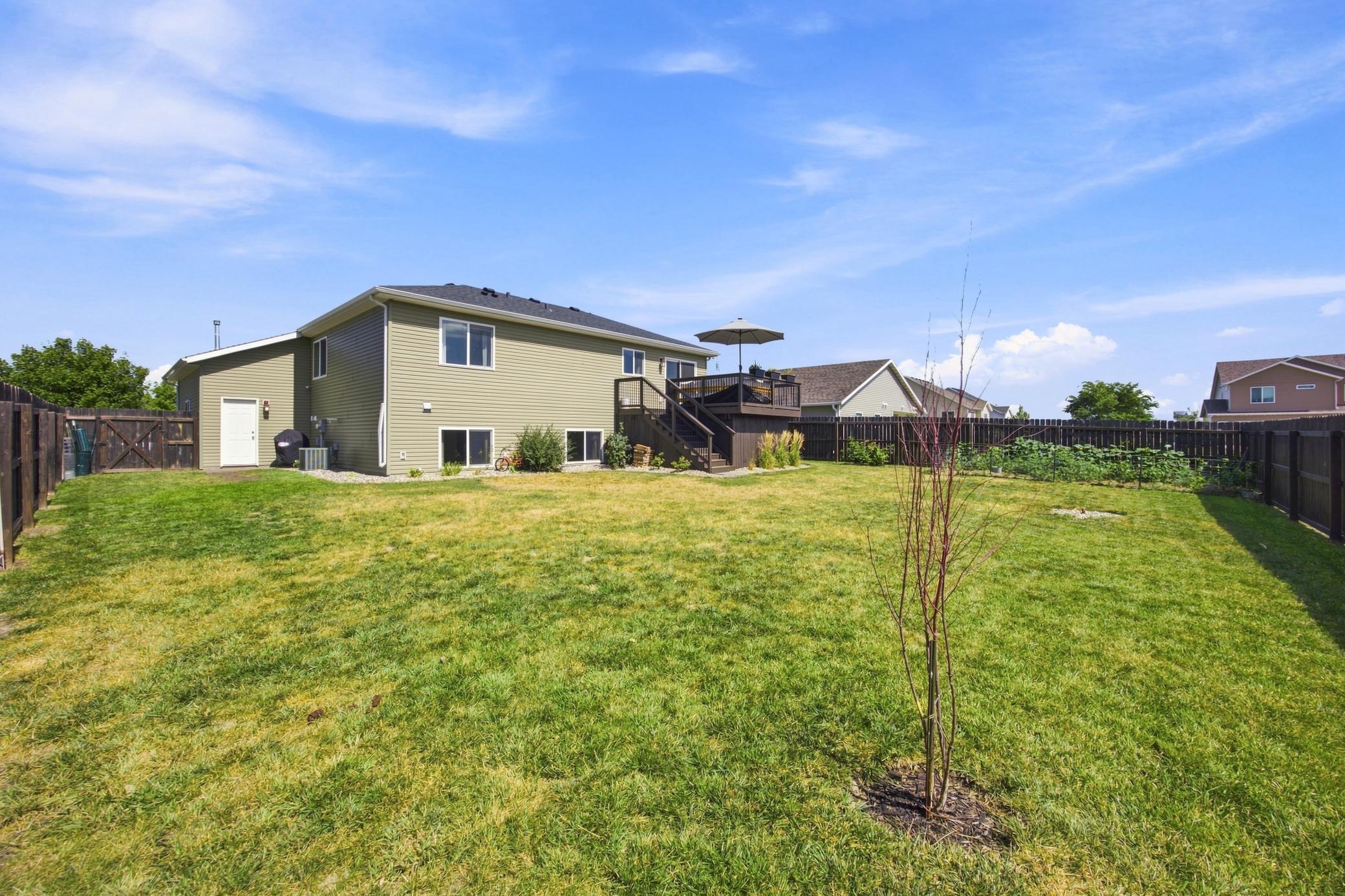 2009 single family home for sale at 1829 43rd Avenue S in Moorhead, MN — 4 bed, 3 bath (photo 3 of 38)