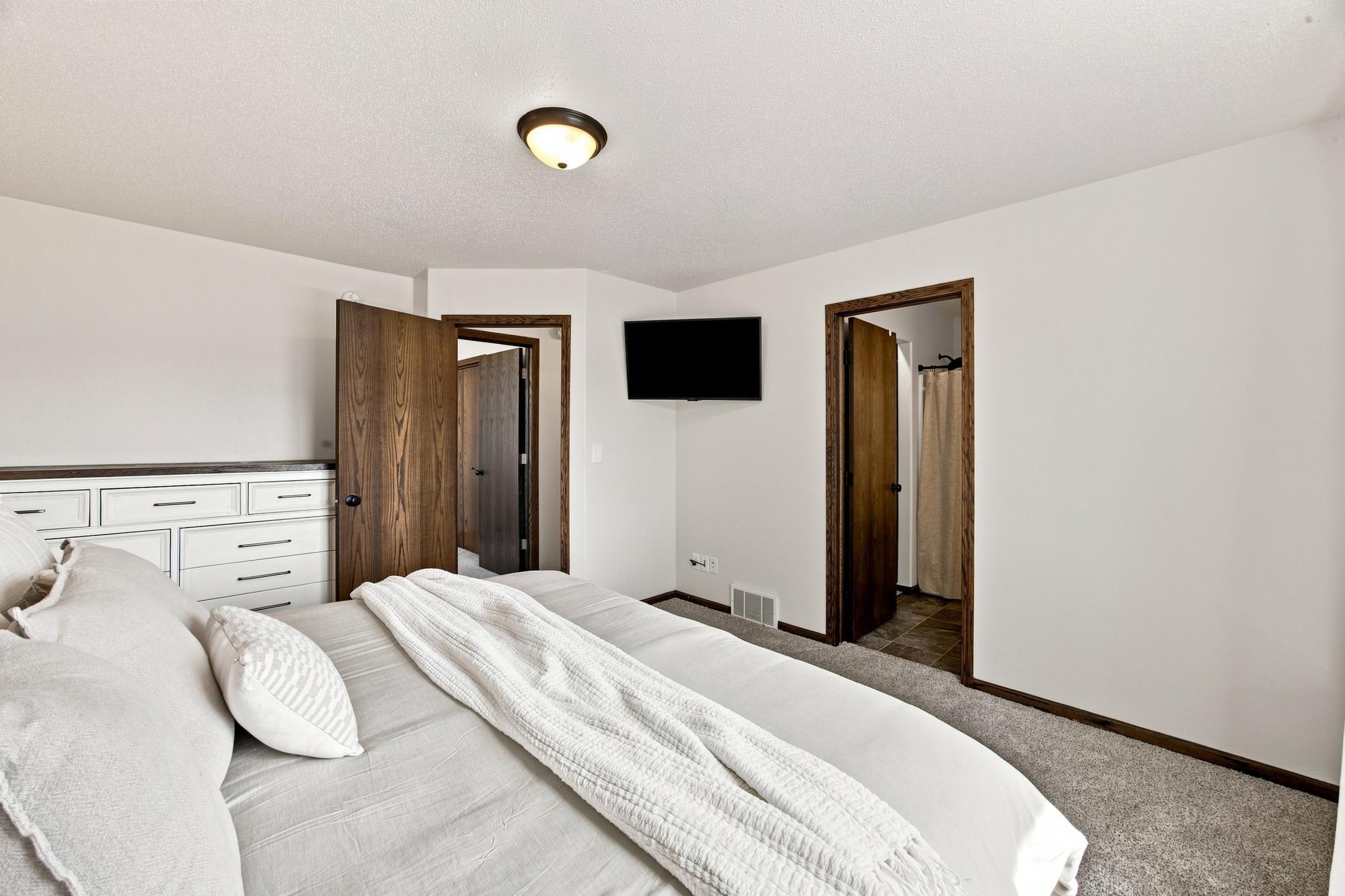 2009 single family home for sale at 1829 43rd Avenue S in Moorhead, MN — 4 bed, 3 bath (photo 21 of 38)