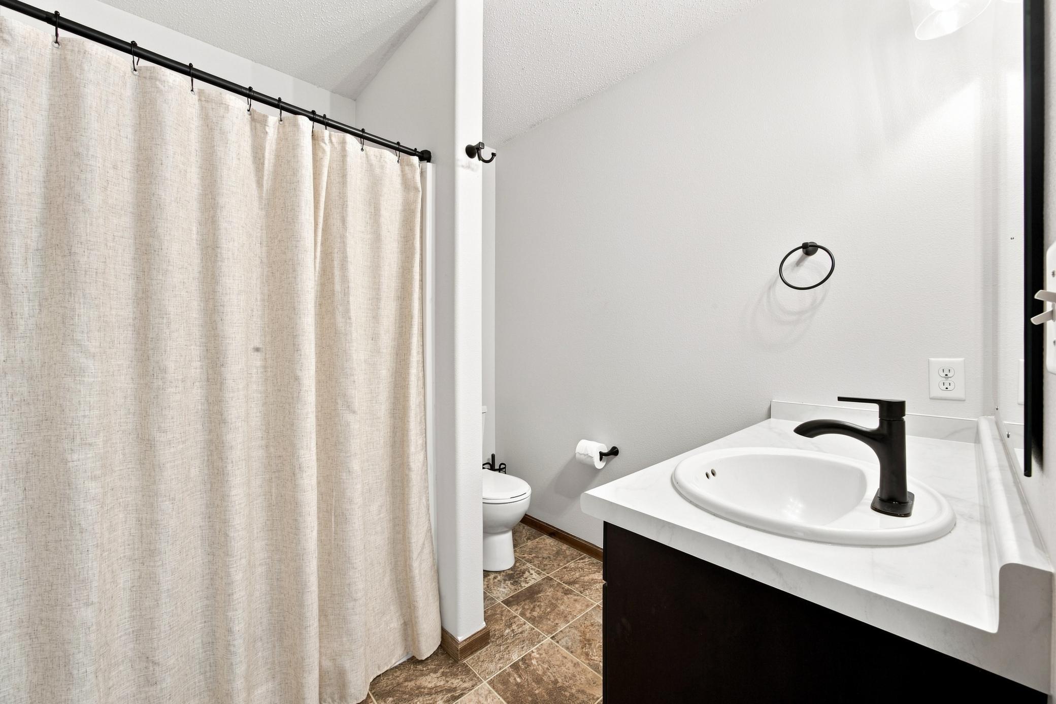 2009 single family home for sale at 1829 43rd Avenue S in Moorhead, MN — 4 bed, 3 bath (photo 22 of 38)