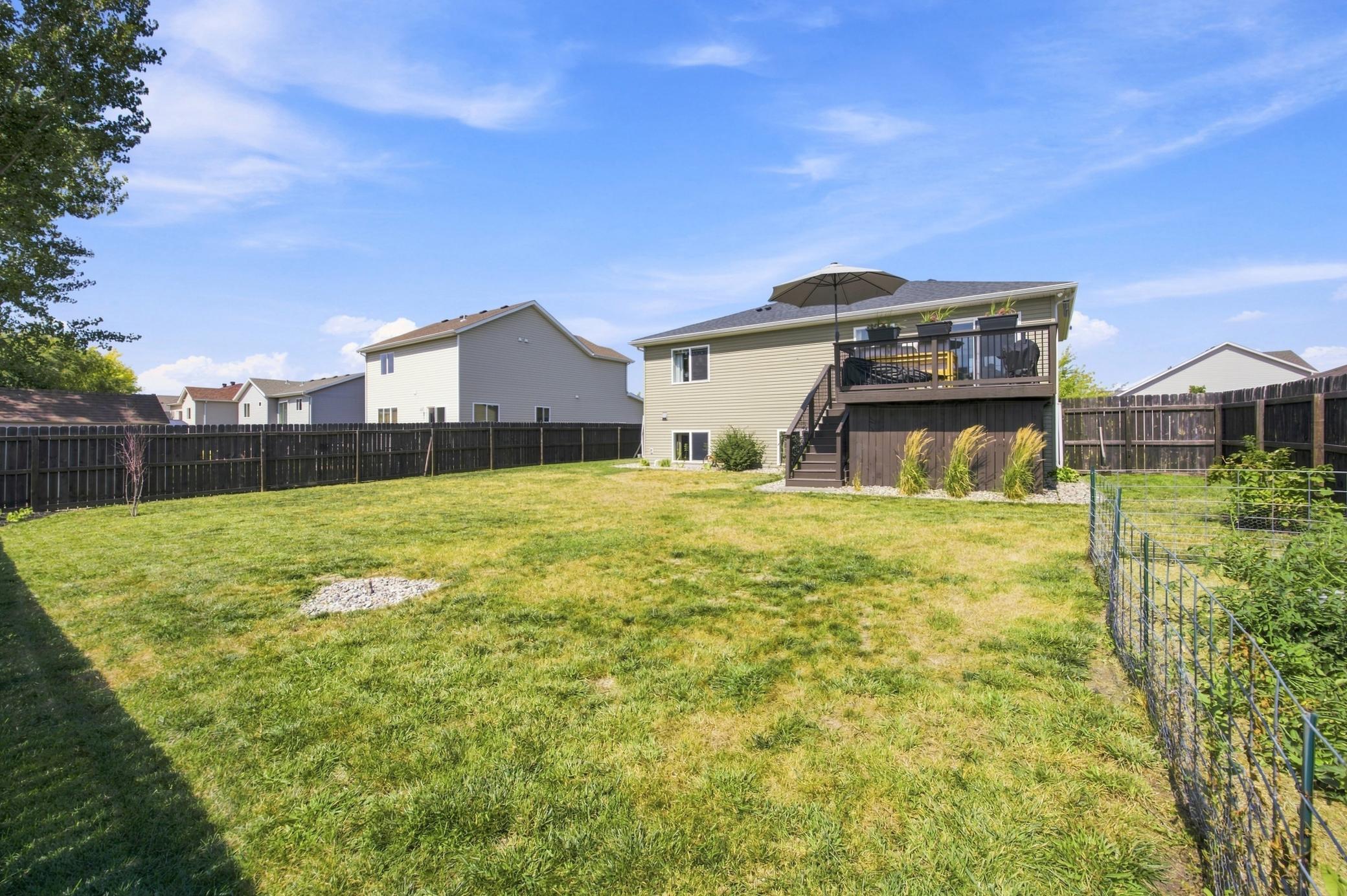 2009 single family home for sale at 1829 43rd Avenue S in Moorhead, MN — 4 bed, 3 bath (photo 4 of 38)