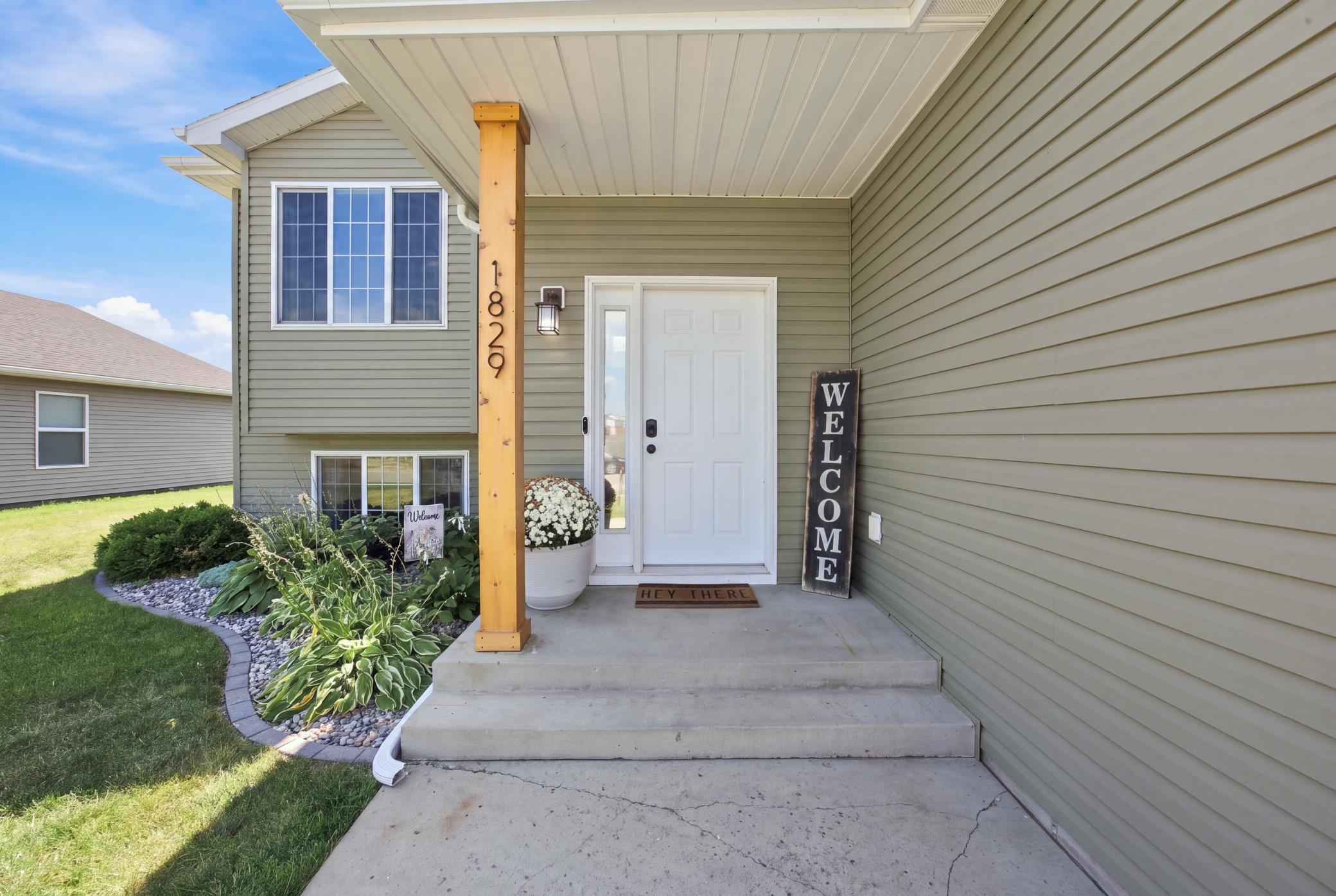 2009 single family home for sale at 1829 43rd Avenue S in Moorhead, MN — 4 bed, 3 bath (photo 9 of 38)