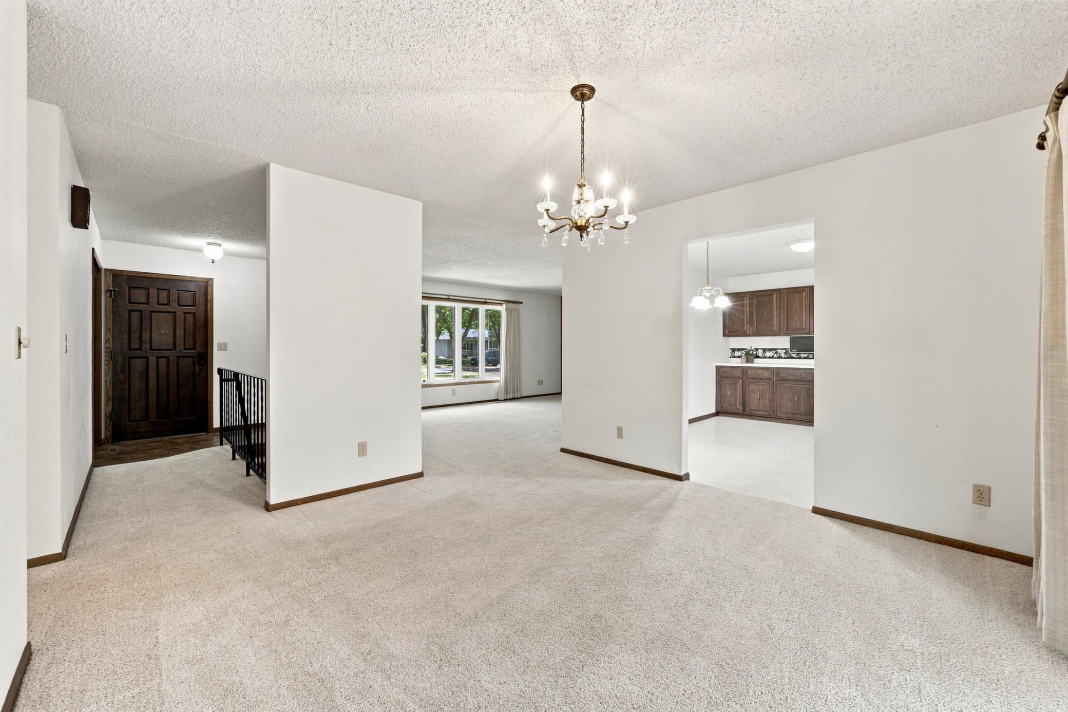 1976 single family home for sale at 2626 Eastgate Drive S in Fargo, ND — 3 bed, 3 bath (photo 12 of 40)
