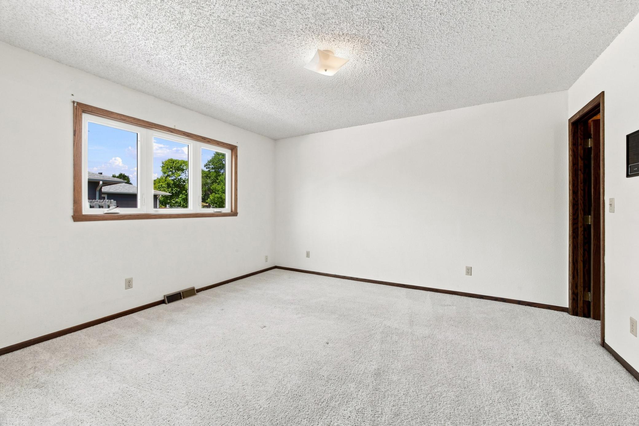 1976 single family home for sale at 2626 Eastgate Drive S in Fargo, ND — 3 bed, 3 bath (photo 13 of 40)