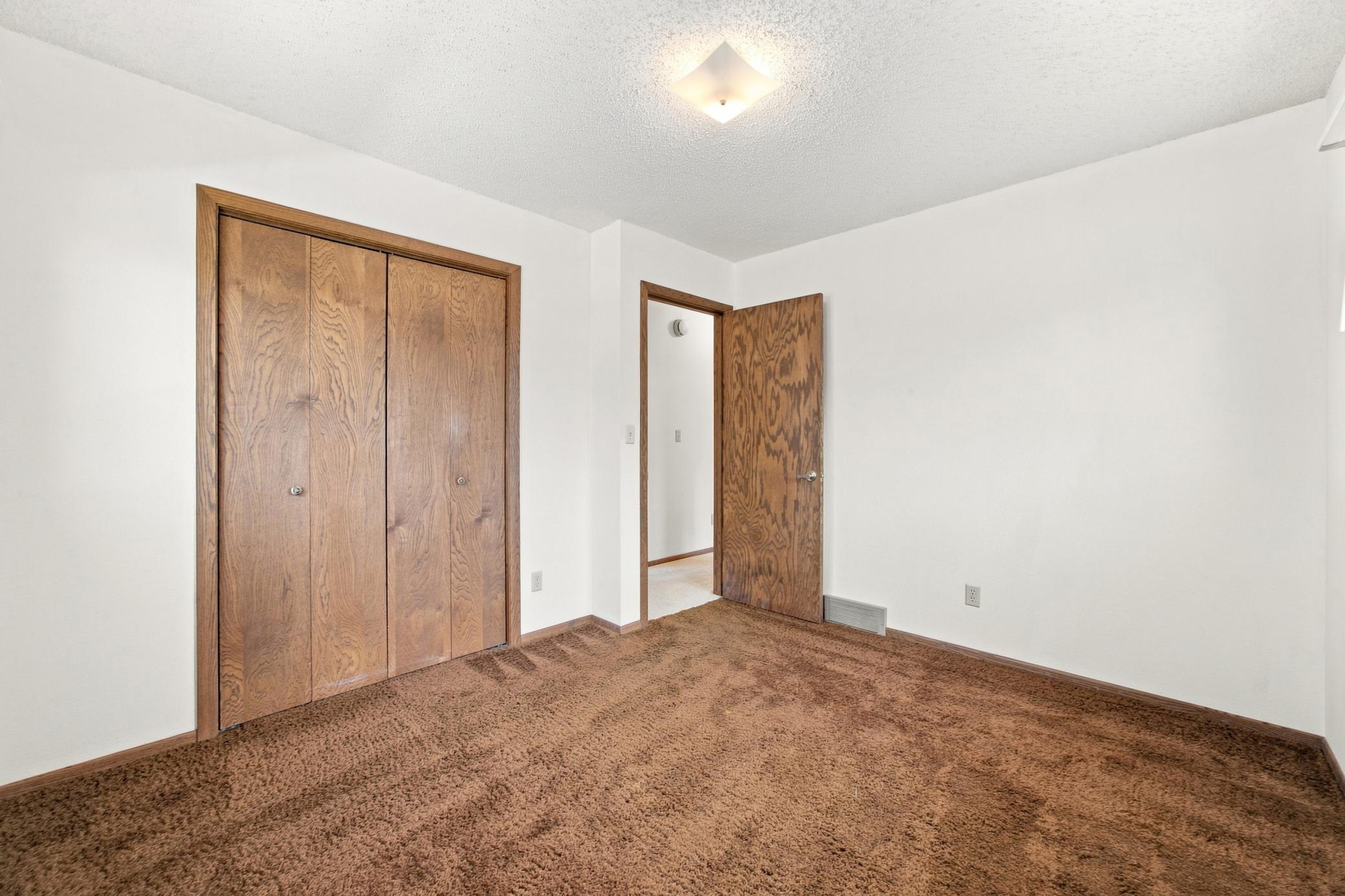 1976 single family home for sale at 2626 Eastgate Drive S in Fargo, ND — 3 bed, 3 bath (photo 16 of 40)