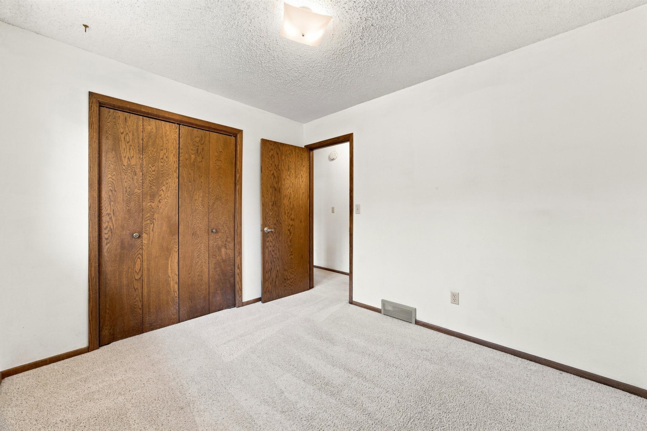 1976 single family home for sale at 2626 Eastgate Drive S in Fargo, ND — 3 bed, 3 bath (photo 17 of 40)