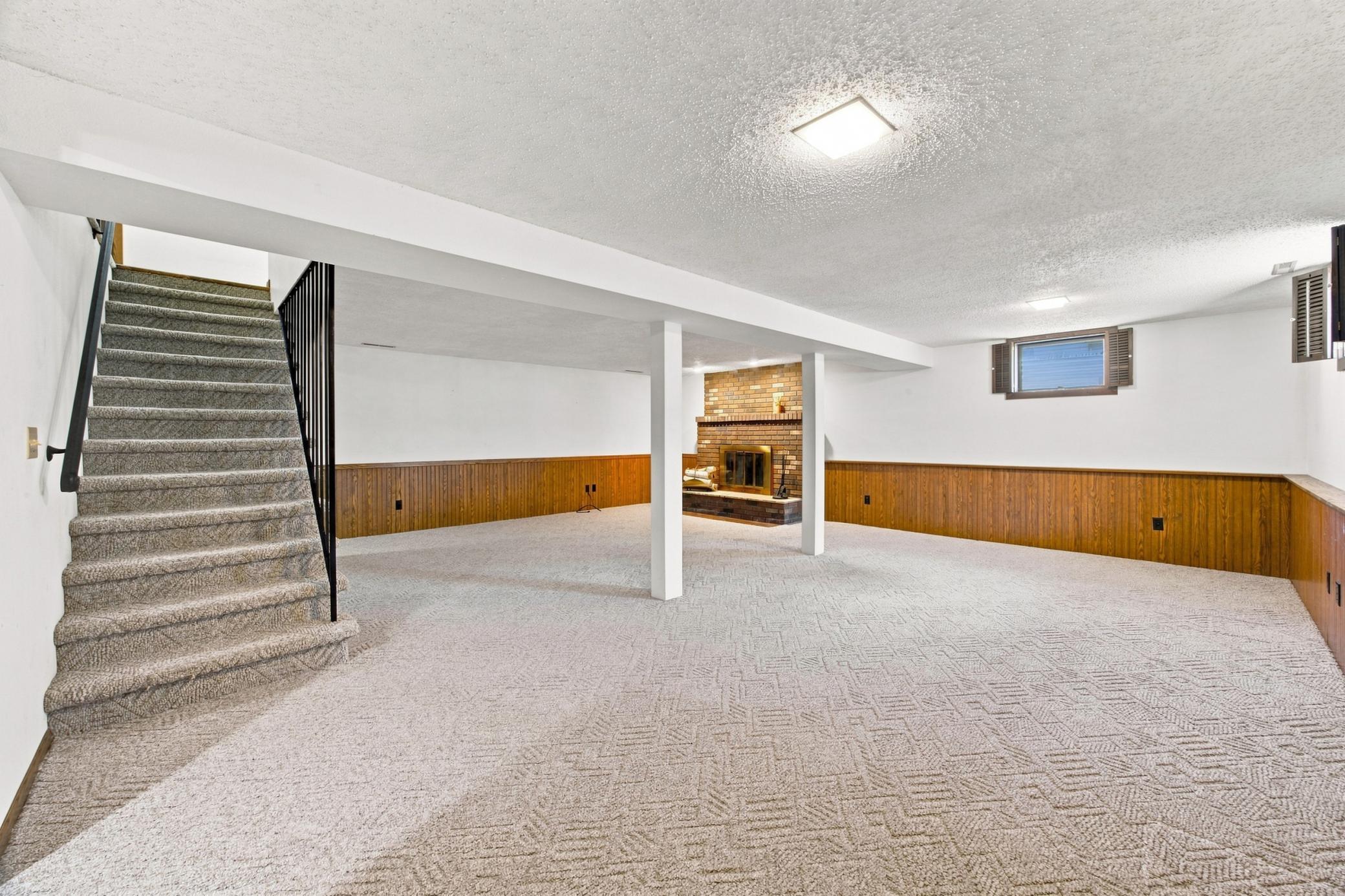1976 single family home for sale at 2626 Eastgate Drive S in Fargo, ND — 3 bed, 3 bath (photo 19 of 40)