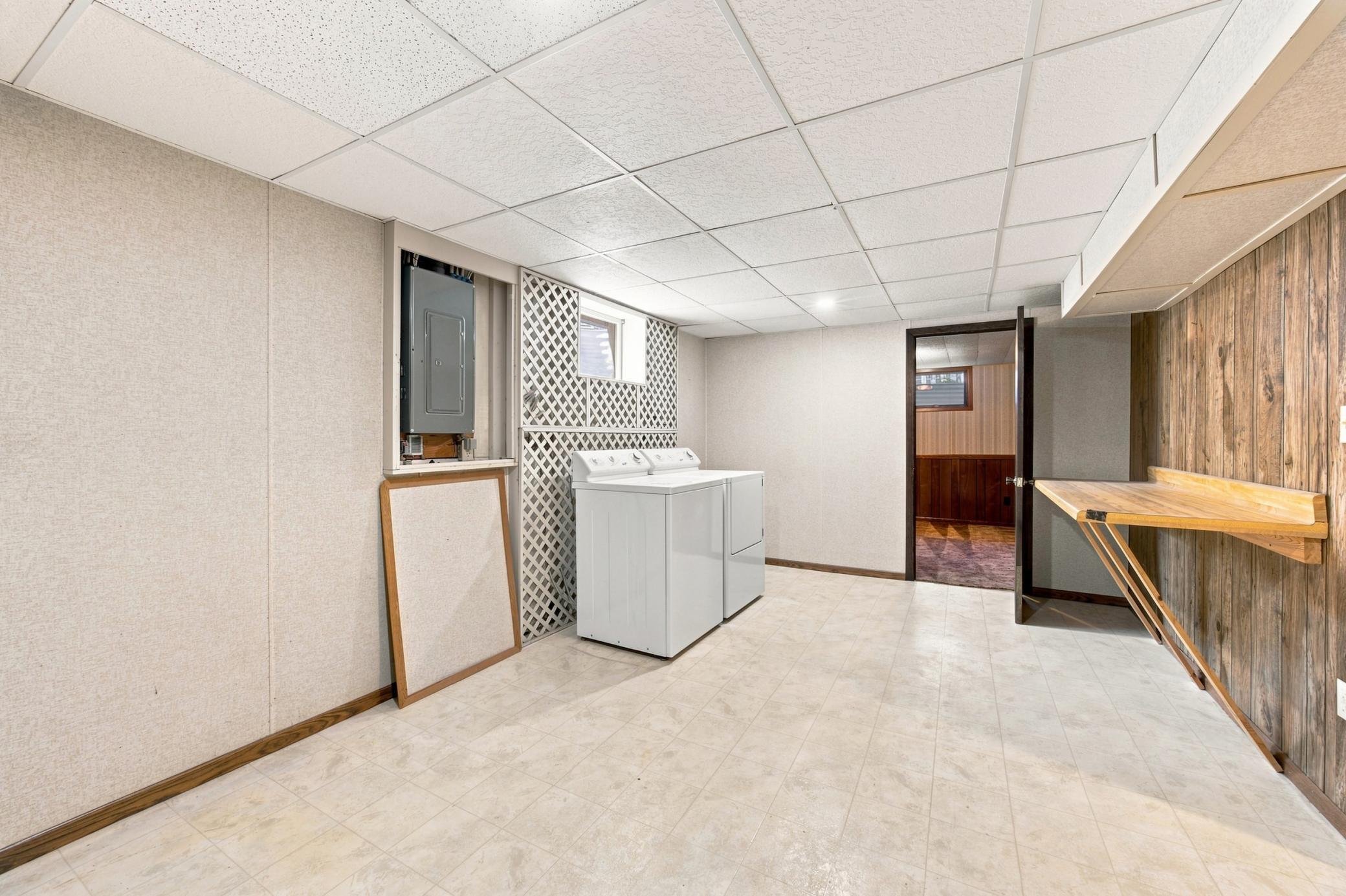 1976 single family home for sale at 2626 Eastgate Drive S in Fargo, ND — 3 bed, 3 bath (photo 24 of 40)