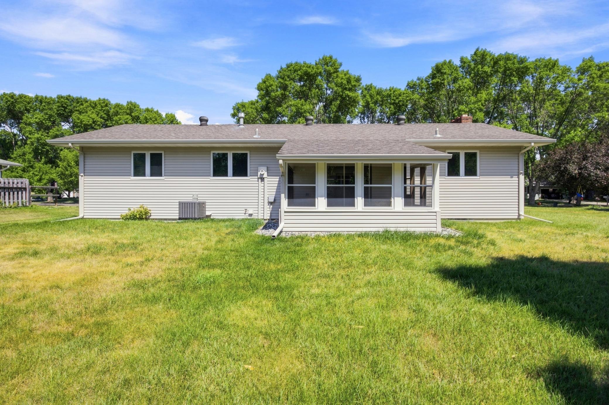 1976 single family home for sale at 2626 Eastgate Drive S in Fargo, ND — 3 bed, 3 bath (photo 26 of 40)