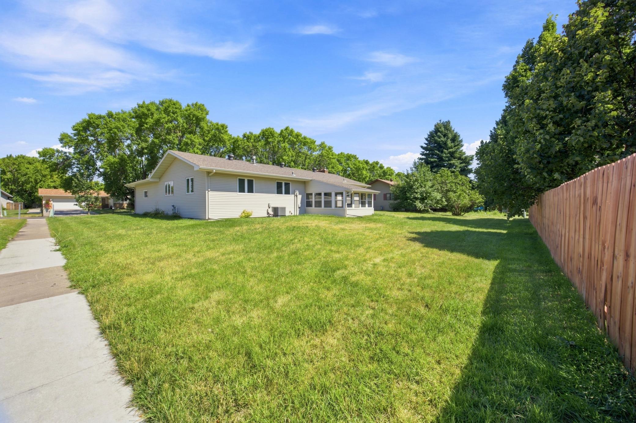 1976 single family home for sale at 2626 Eastgate Drive S in Fargo, ND — 3 bed, 3 bath (photo 28 of 40)