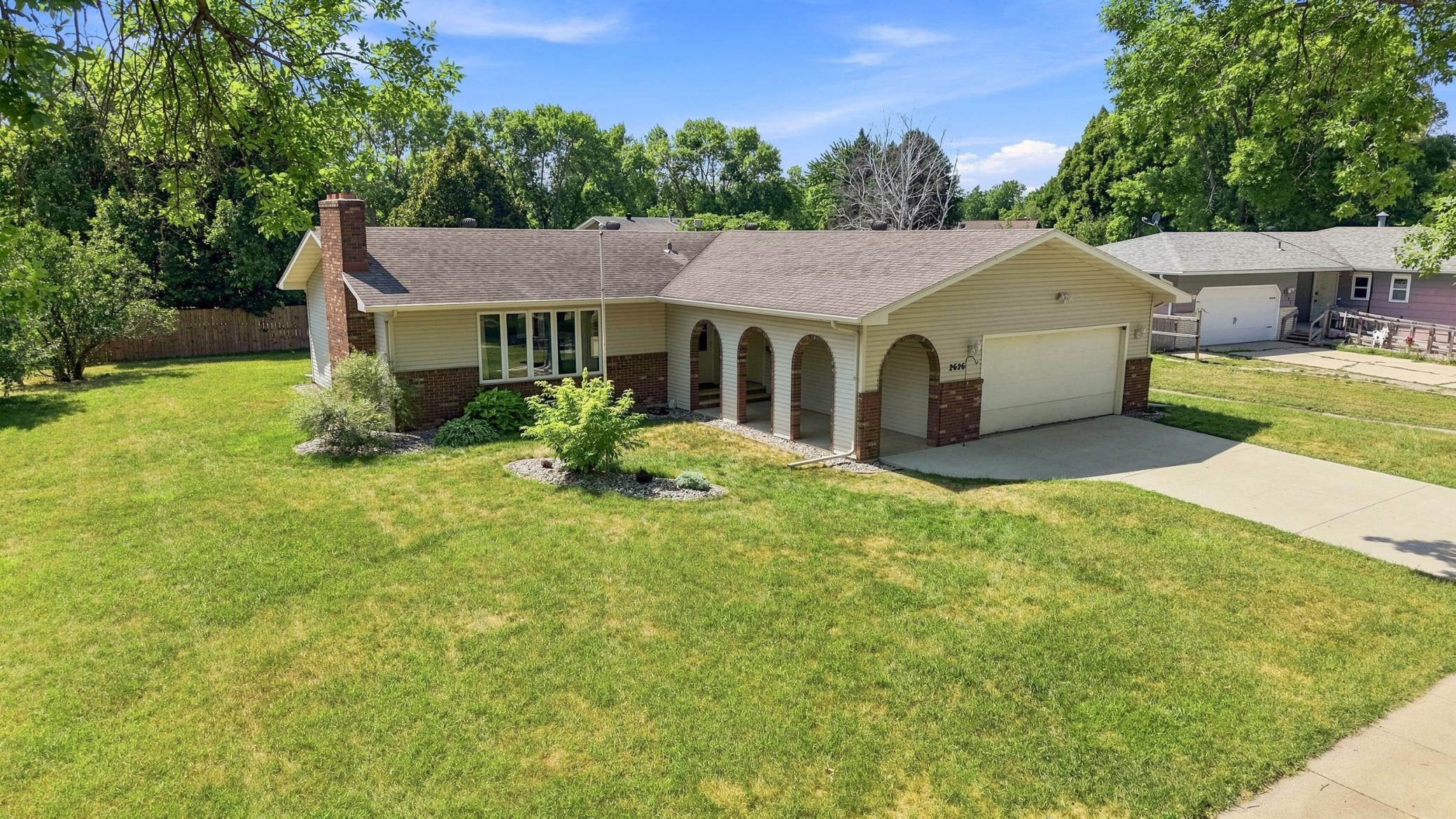1976 single family home for sale at 2626 Eastgate Drive S in Fargo, ND — 3 bed, 3 bath (photo 29 of 40)