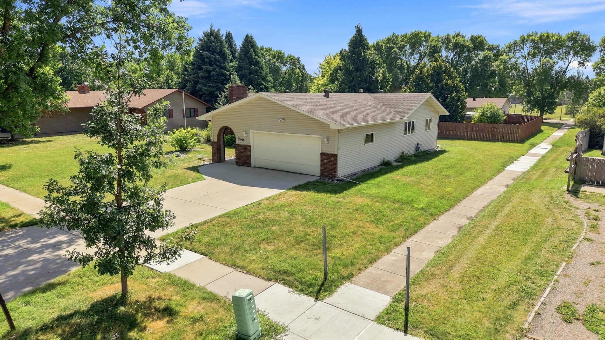 1976 single family home for sale at 2626 Eastgate Drive S in Fargo, ND — 3 bed, 3 bath (photo 30 of 40)