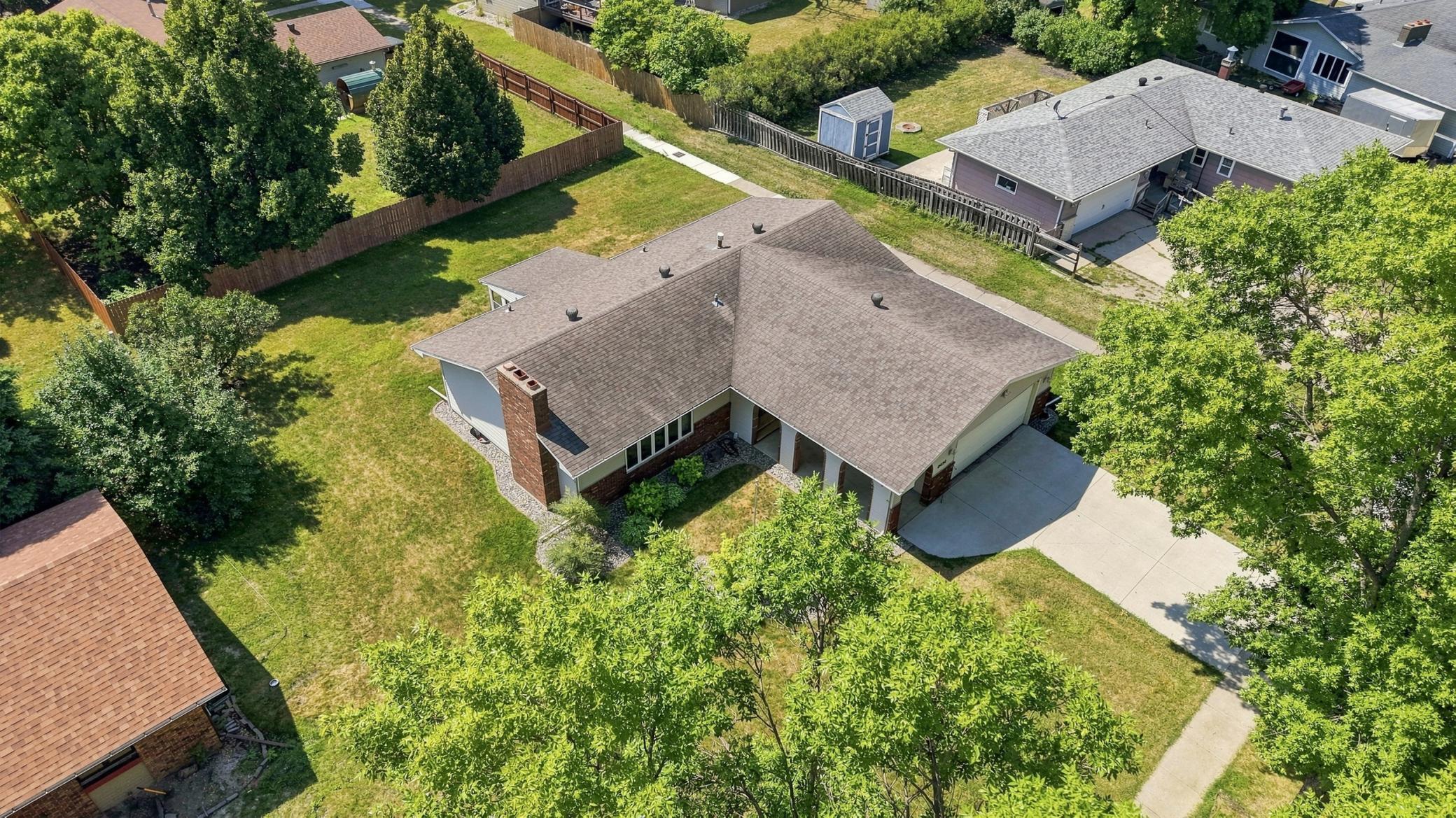 1976 single family home for sale at 2626 Eastgate Drive S in Fargo, ND — 3 bed, 3 bath (photo 4 of 40)