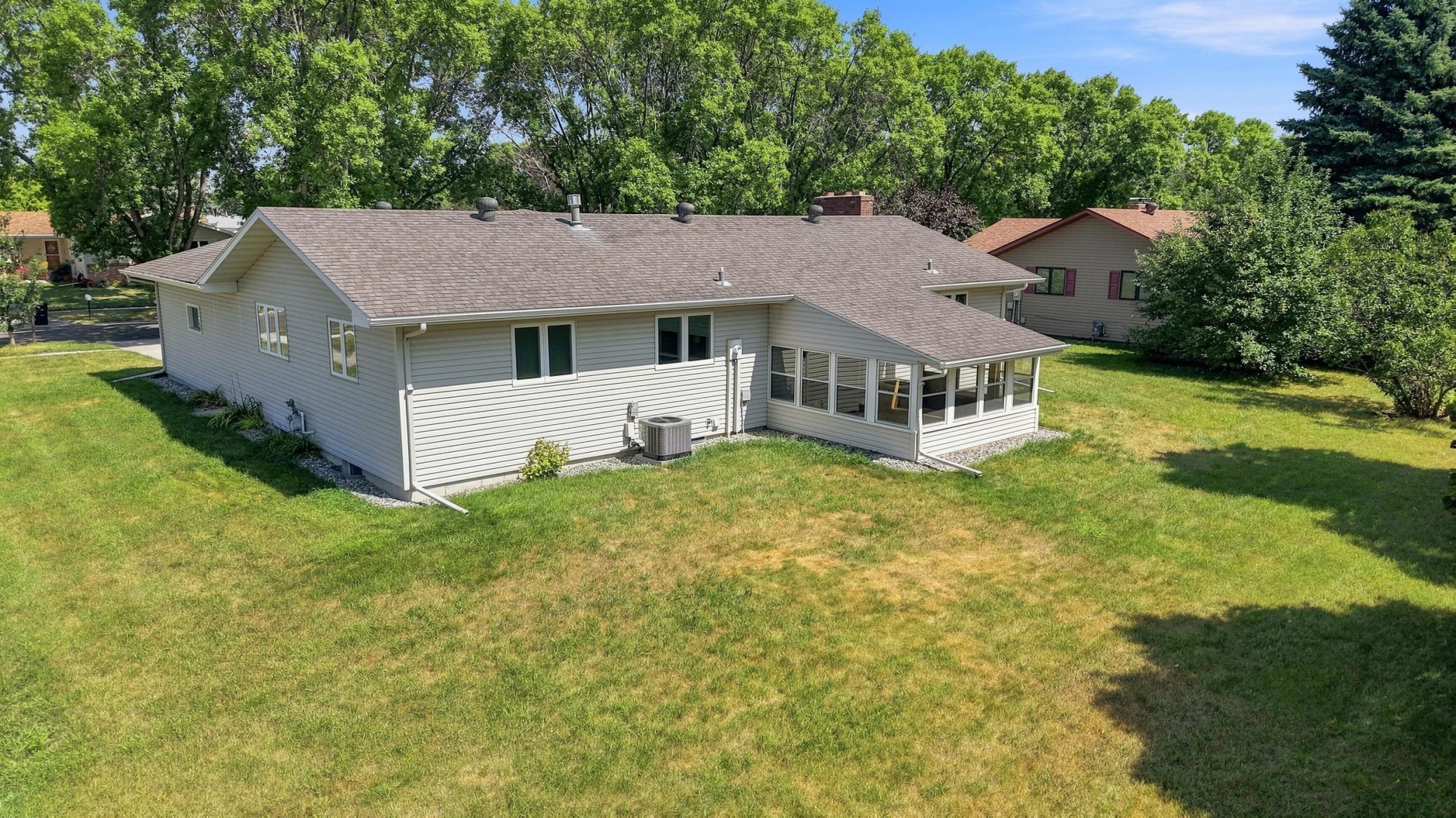 1976 single family home for sale at 2626 Eastgate Drive S in Fargo, ND — 3 bed, 3 bath (photo 31 of 40)