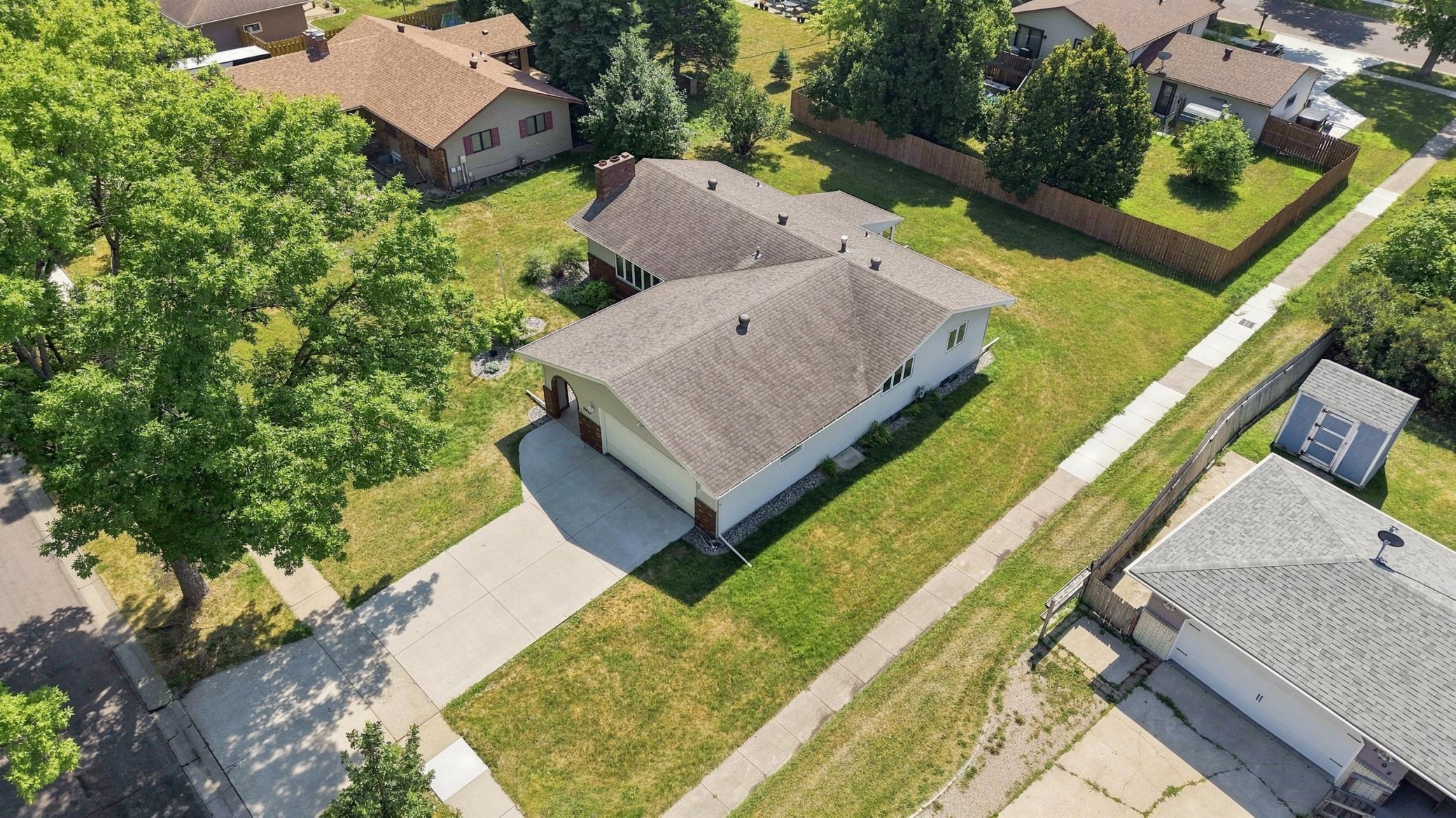 1976 single family home for sale at 2626 Eastgate Drive S in Fargo, ND — 3 bed, 3 bath (photo 32 of 40)