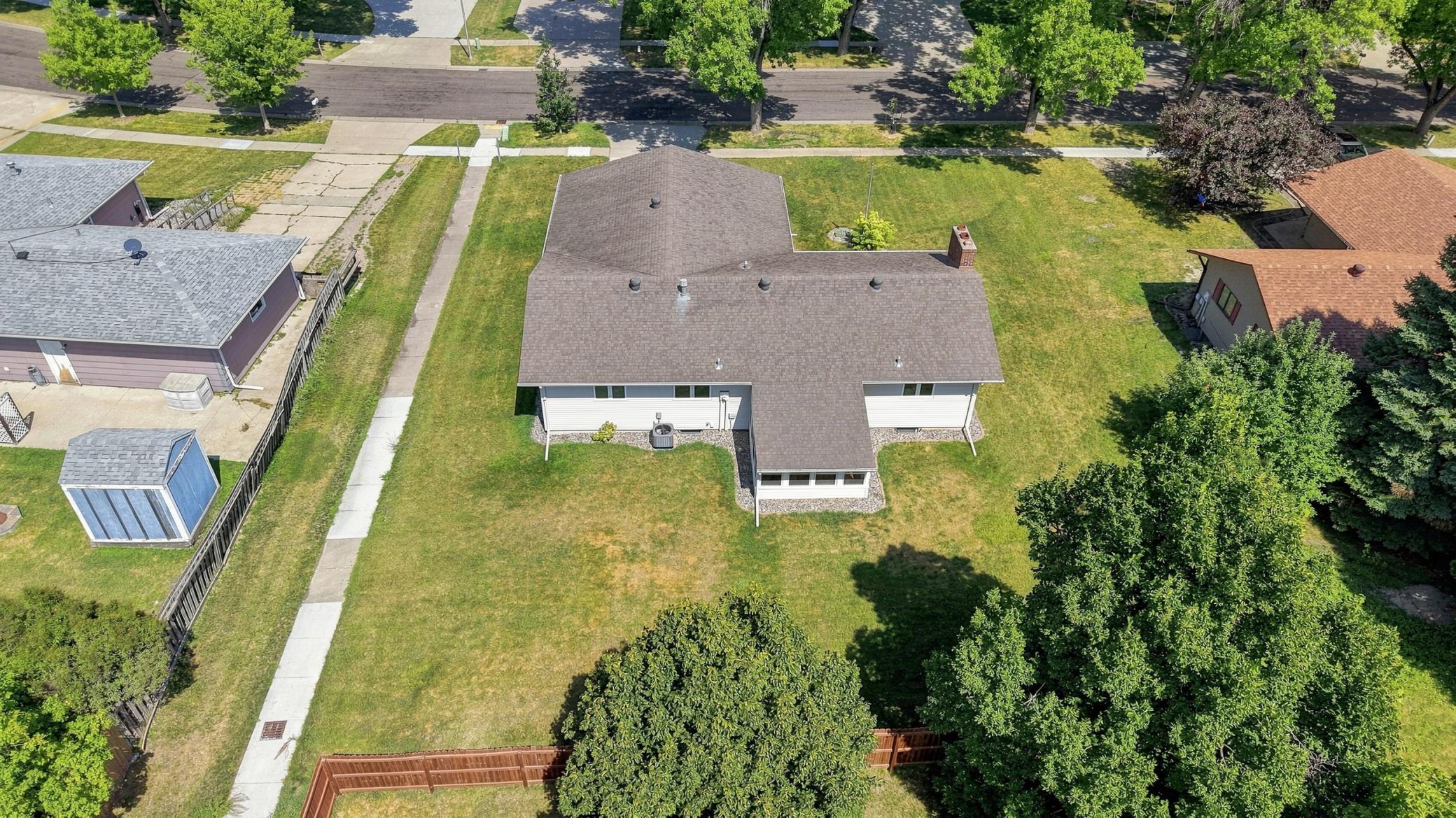 1976 single family home for sale at 2626 Eastgate Drive S in Fargo, ND — 3 bed, 3 bath (photo 33 of 40)