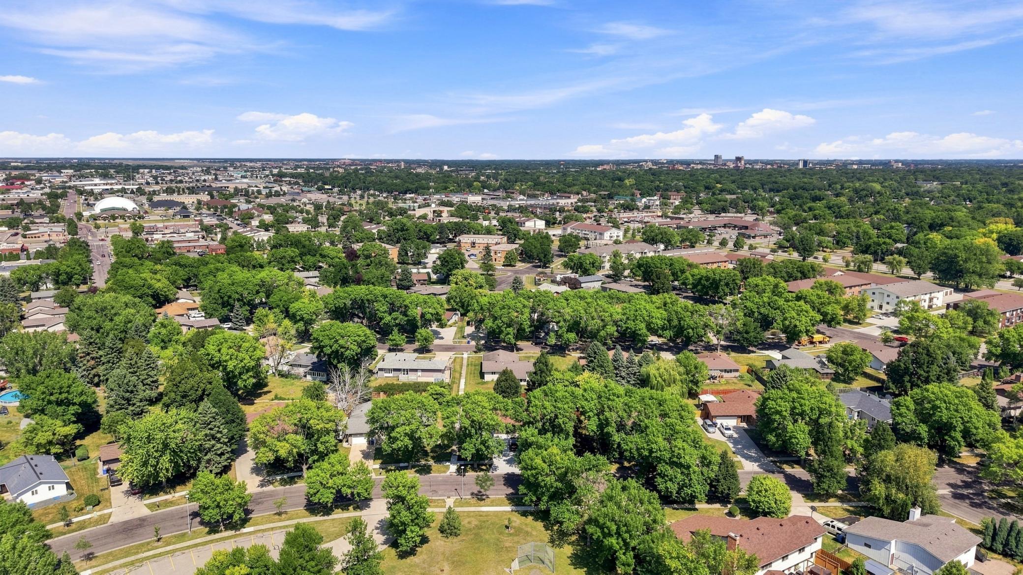 1976 single family home for sale at 2626 Eastgate Drive S in Fargo, ND — 3 bed, 3 bath (photo 37 of 40)