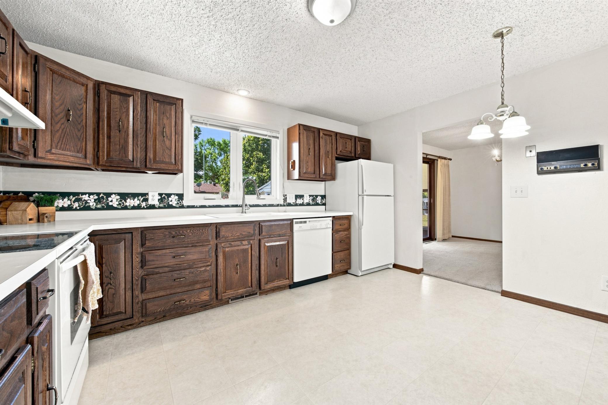 1976 single family home for sale at 2626 Eastgate Drive S in Fargo, ND — 3 bed, 3 bath (photo 9 of 40)