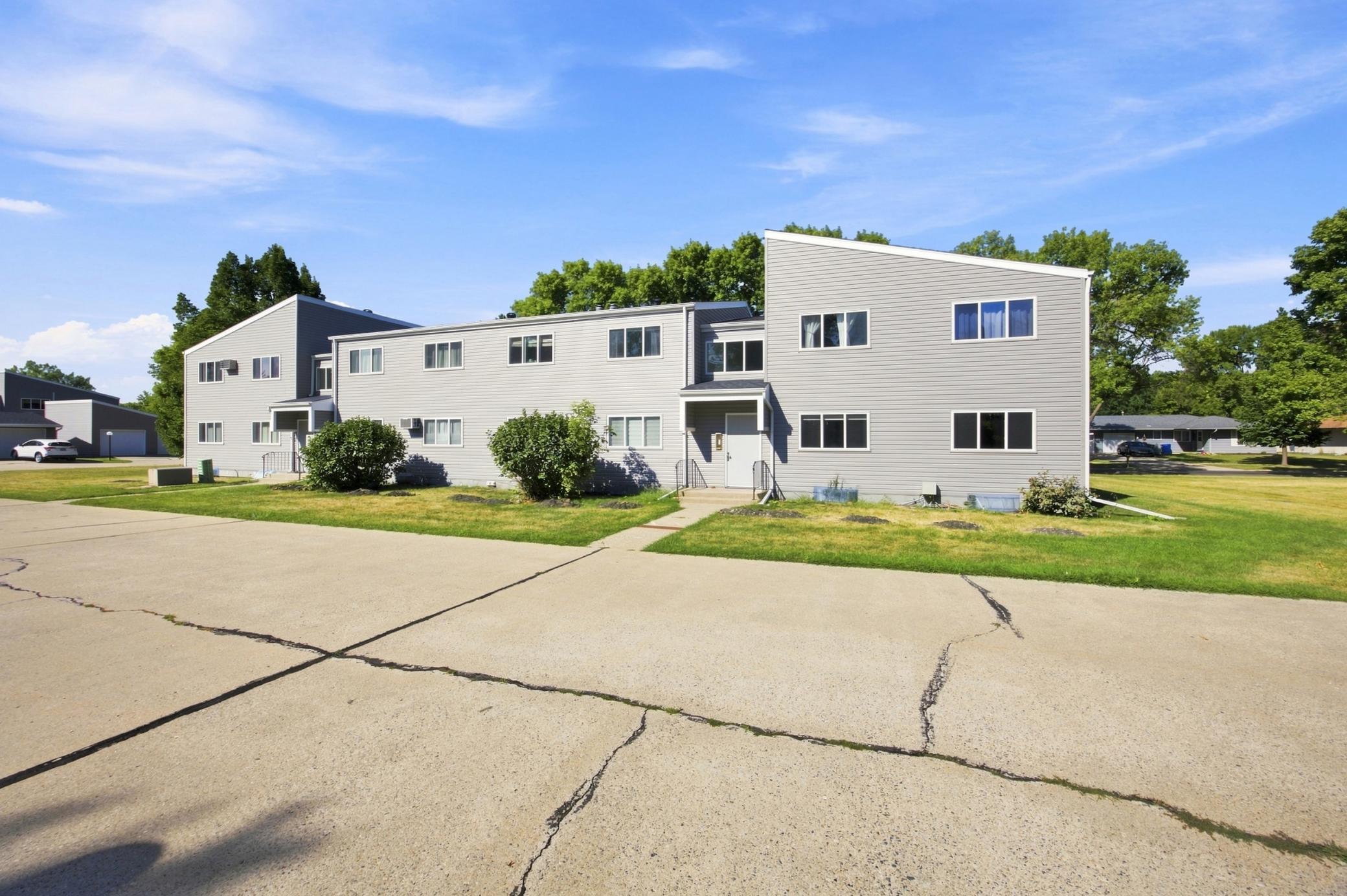 1976 condo for sale at 2440 15 Street S, Unit 103 in Fargo, ND — 3 bed, 2 bath (photo 25 of 28)