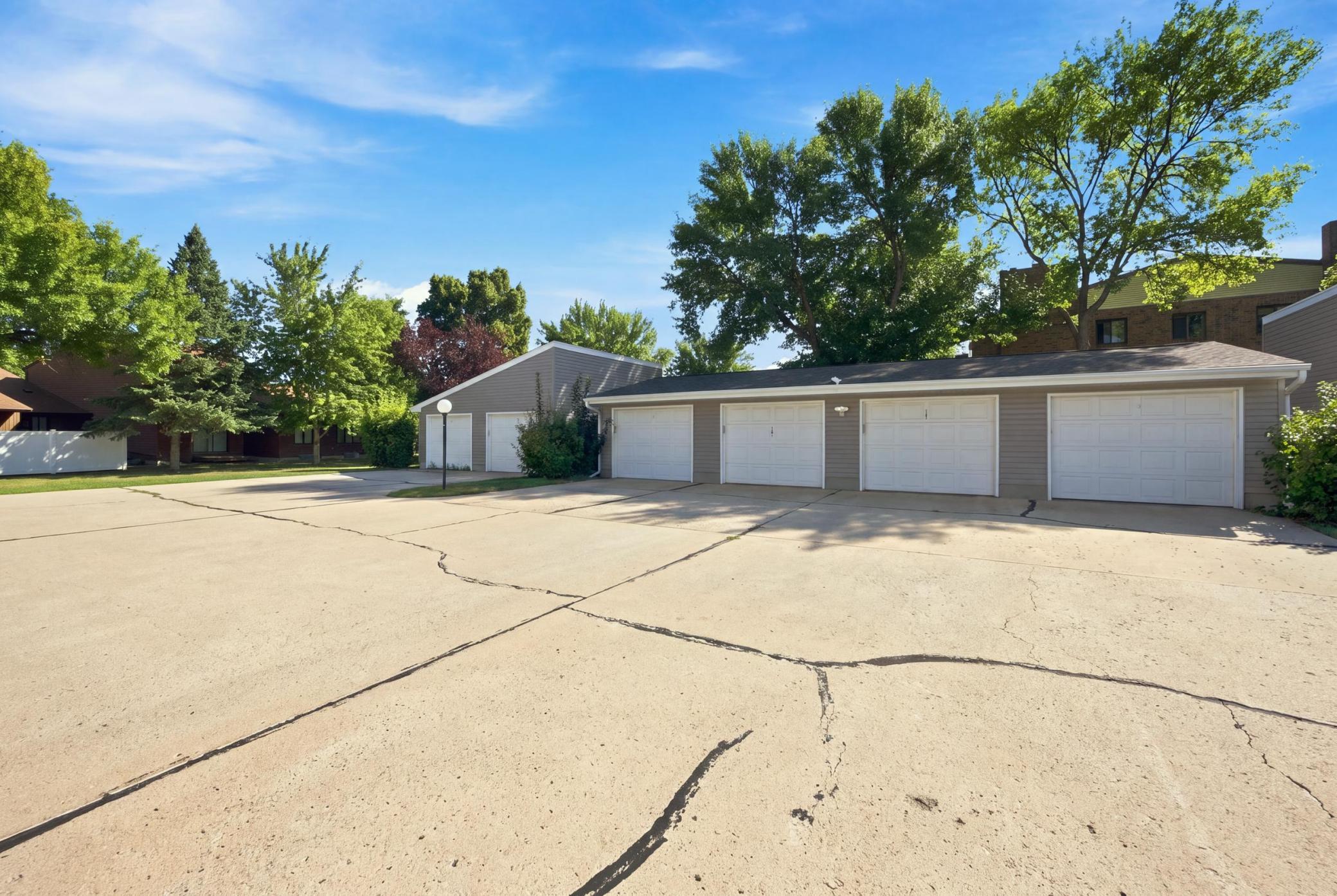 1976 condo for sale at 2440 15 Street S, Unit 103 in Fargo, ND — 3 bed, 2 bath (photo 26 of 28)