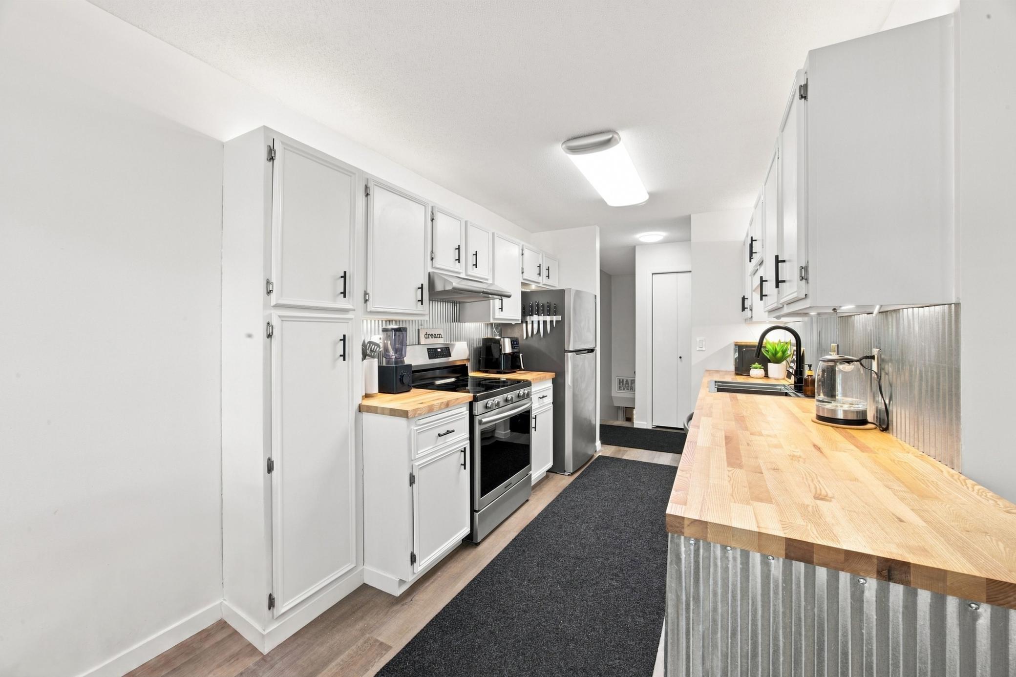 1976 condo for sale at 2440 15 Street S, Unit 103 in Fargo, ND — 3 bed, 2 bath (photo 9 of 28)