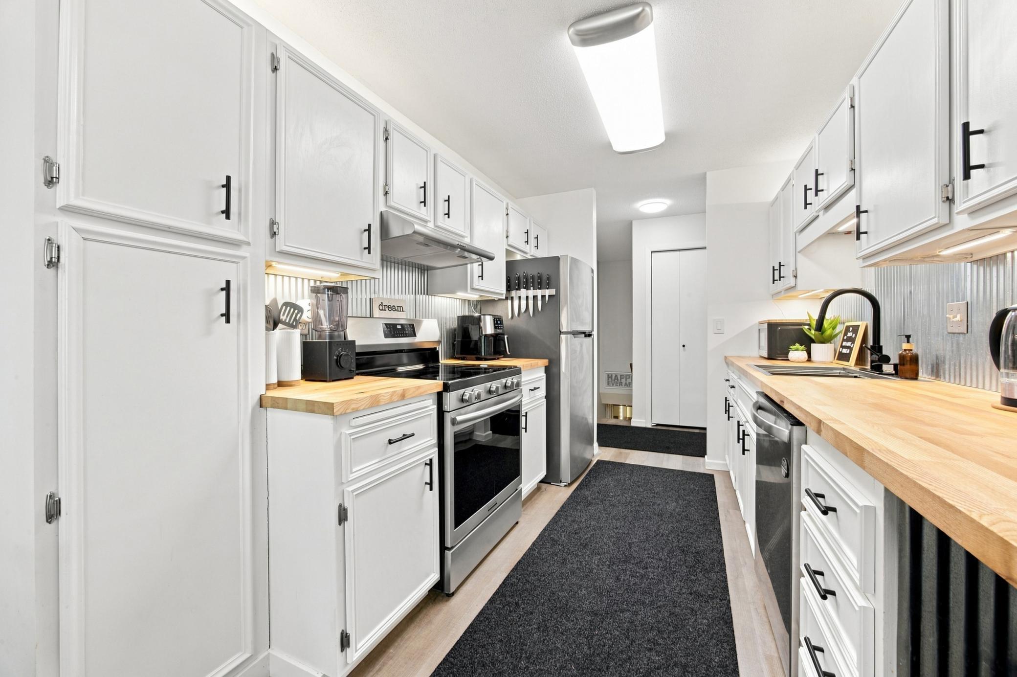 1976 condo for sale at 2440 15 Street S, Unit 103 in Fargo, ND — 3 bed, 2 bath (photo 10 of 28)