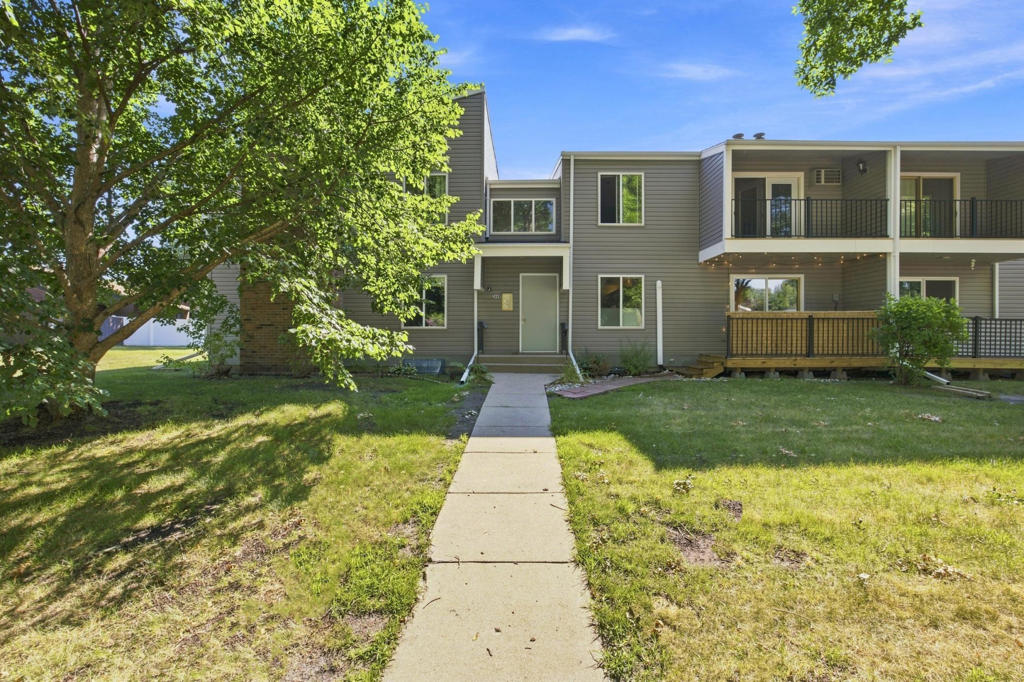 1976 condo for sale at 2440 15 Street S, Unit 103 in Fargo, ND — 3 bed, 2 bath (photo 2 of 28)