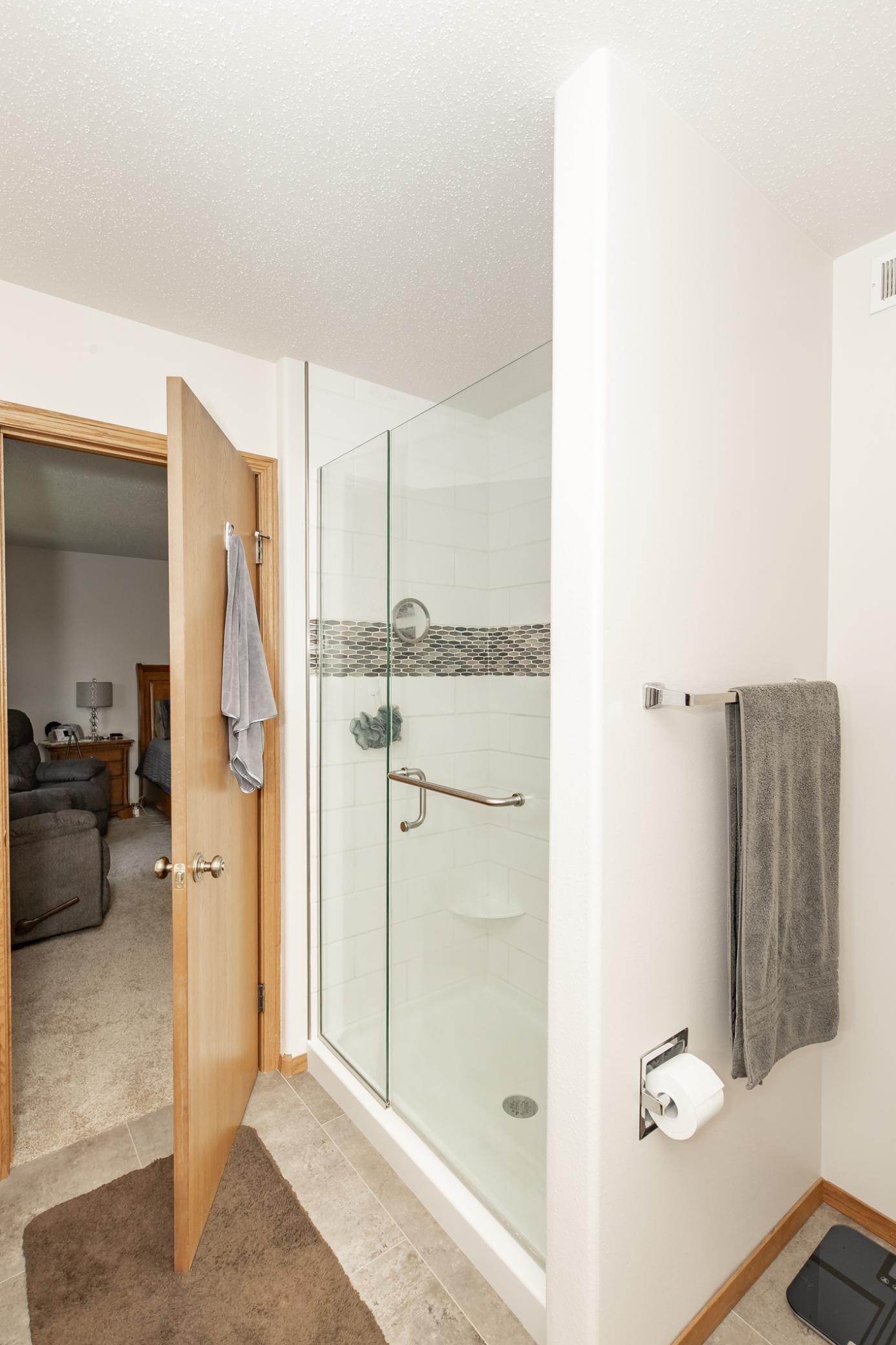 2003 single family home for sale at 1206 47th Avenue N in Fargo, ND — 4 bed, 3 bath (photo 26 of 68)