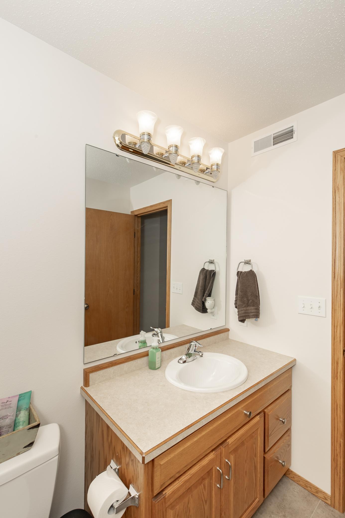 2003 single family home for sale at 1206 47th Avenue N in Fargo, ND — 4 bed, 3 bath (photo 31 of 68)