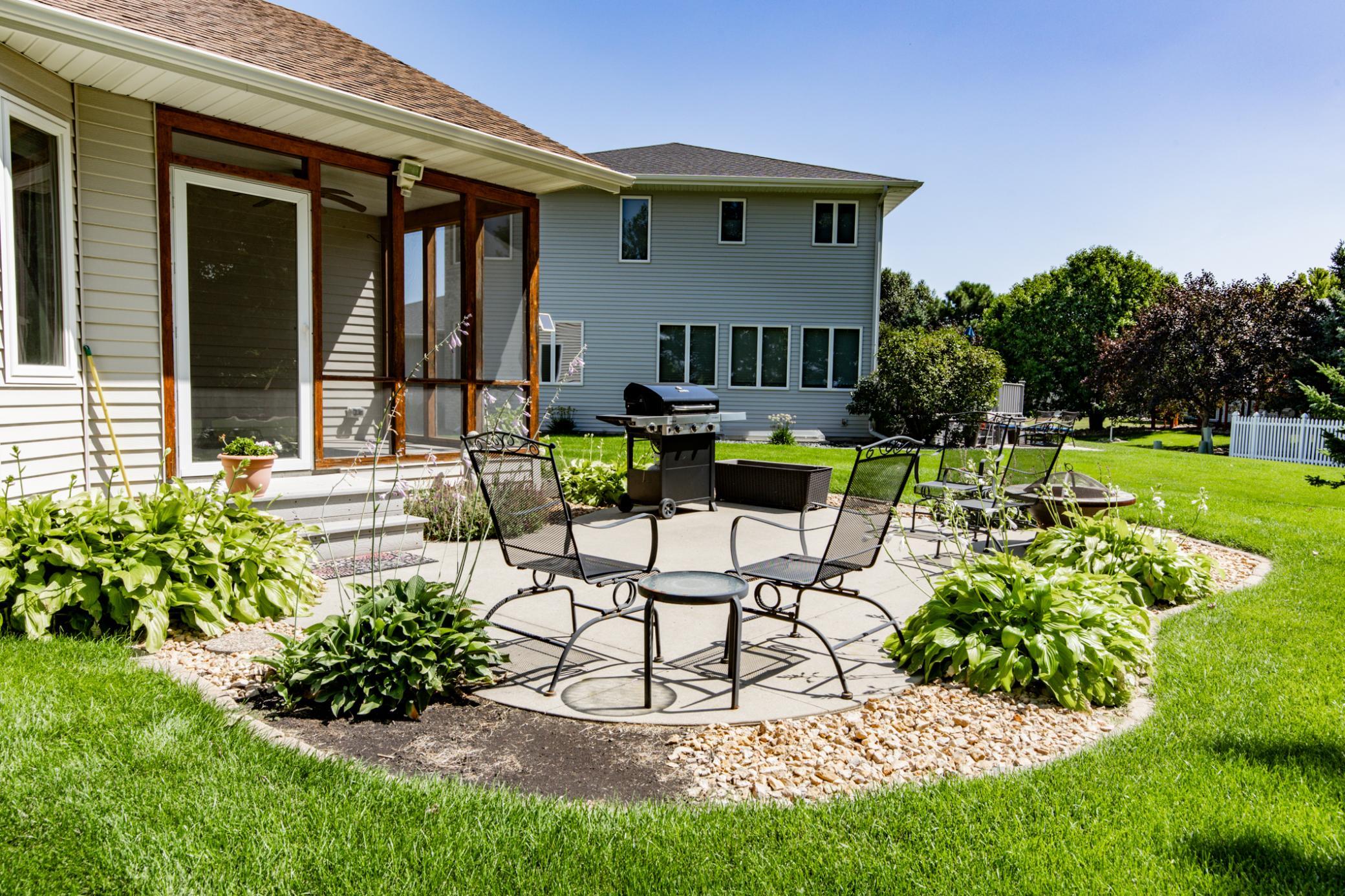 2003 single family home for sale at 1206 47th Avenue N in Fargo, ND — 4 bed, 3 bath (photo 58 of 68)