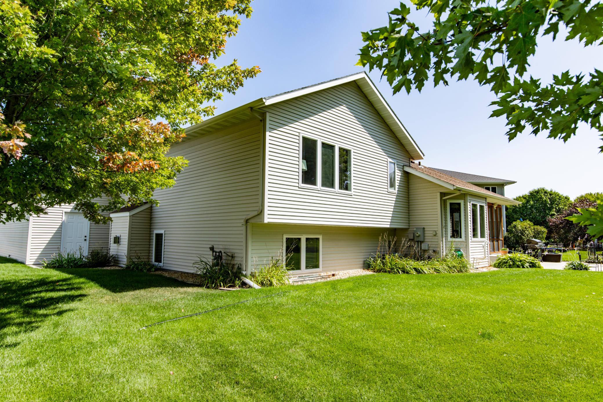 2003 single family home for sale at 1206 47th Avenue N in Fargo, ND — 4 bed, 3 bath (photo 59 of 68)