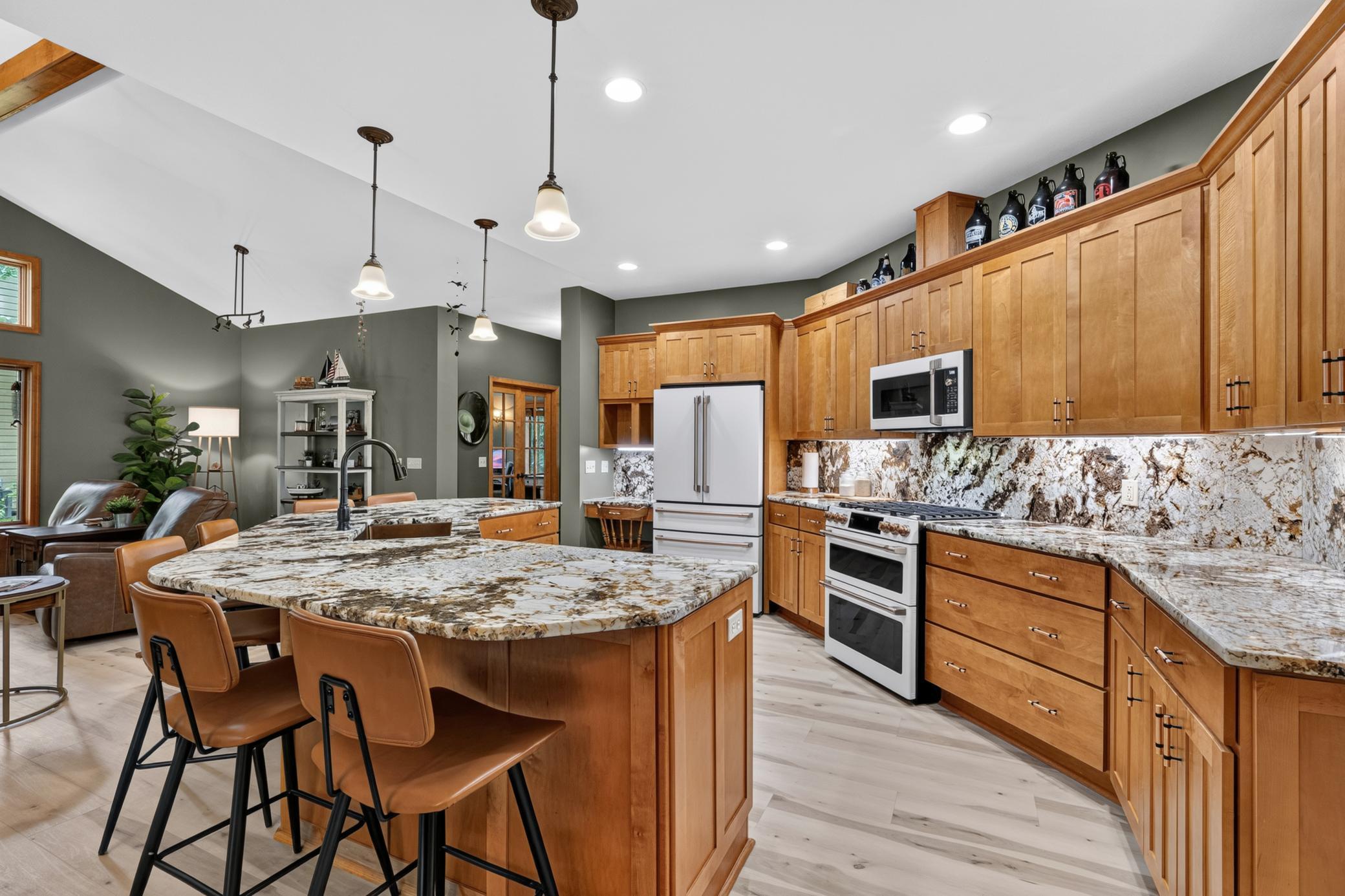 2005 single family home for sale at 24773 Cove Trail in Nisswa, MN — 5 bed, 3 bath (photo 2 of 43)