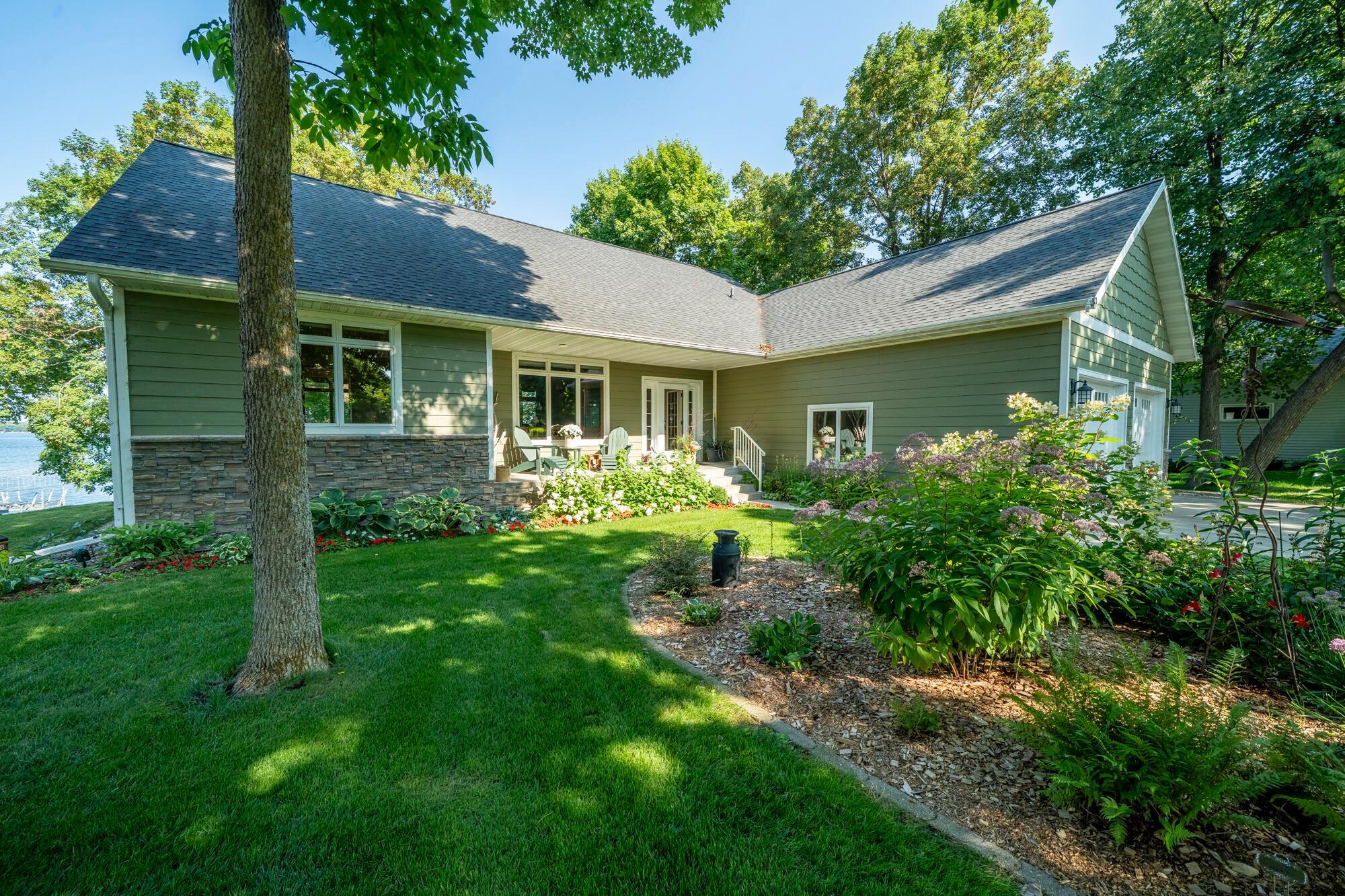 2014 single family home for sale at 50201 Fish Lake Way in Detroit Lakes, MN — 3 bed, 3 bath (photo 2 of 43)