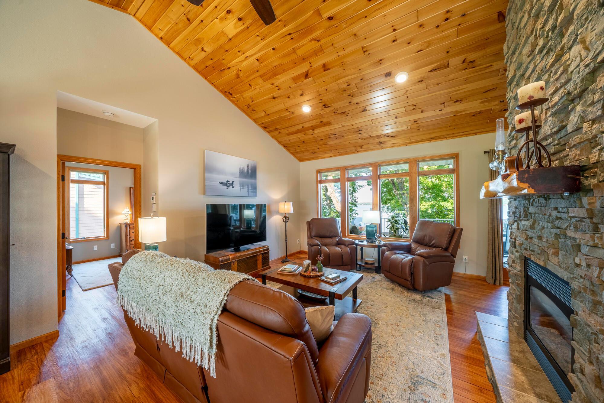 2014 single family home for sale at 50201 Fish Lake Way in Detroit Lakes, MN — 3 bed, 3 bath (photo 12 of 43)