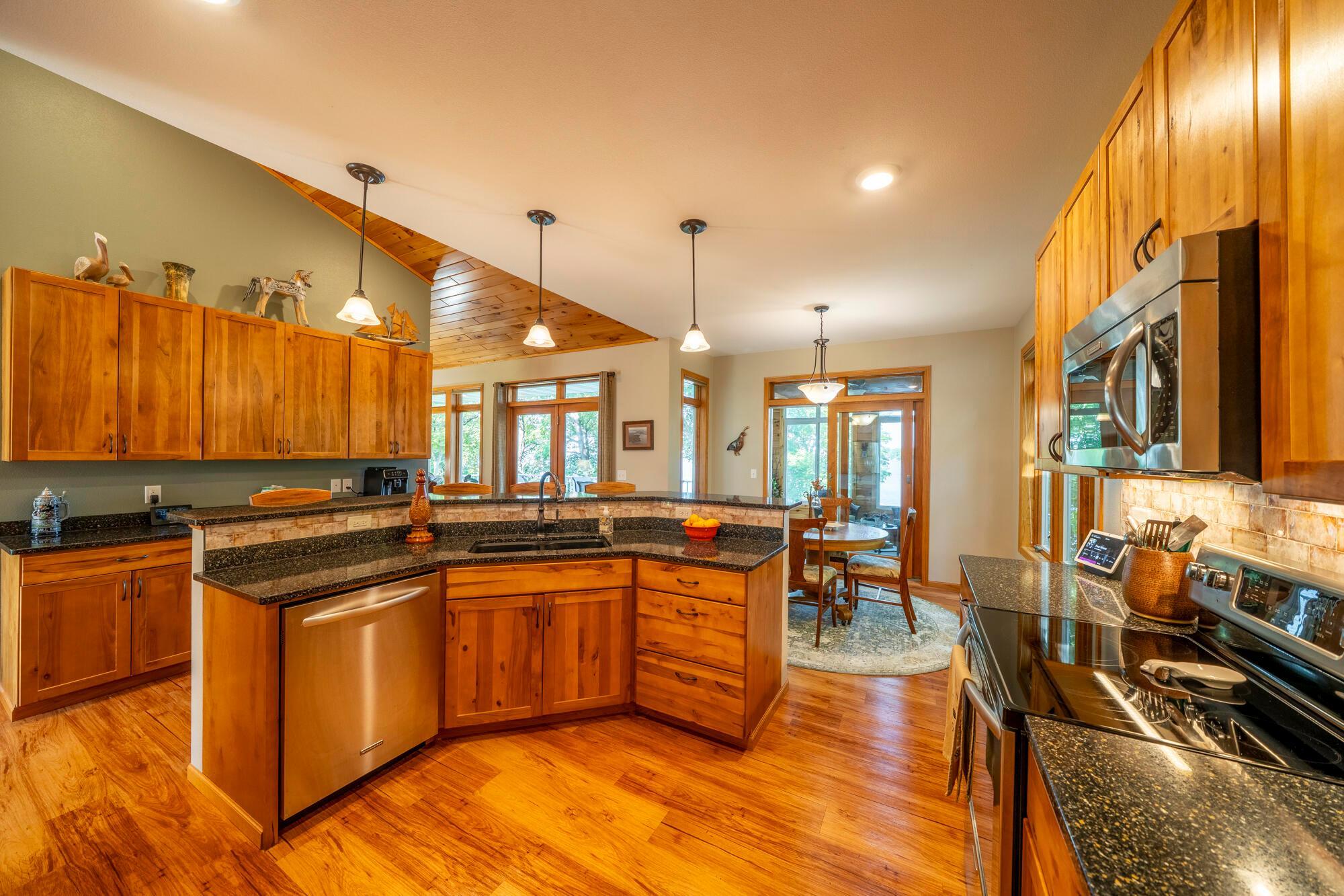 2014 single family home for sale at 50201 Fish Lake Way in Detroit Lakes, MN — 3 bed, 3 bath (photo 17 of 43)
