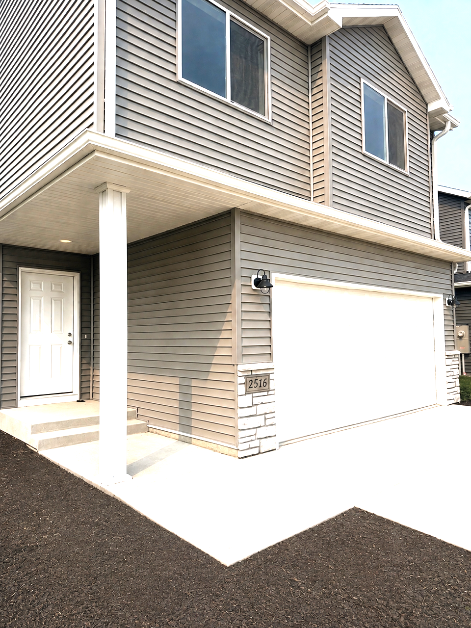 2025 single family home for sale at 2516 38th Avenue S in Moorhead, MN — 3 bed, 2 bath (photo 2 of 32)