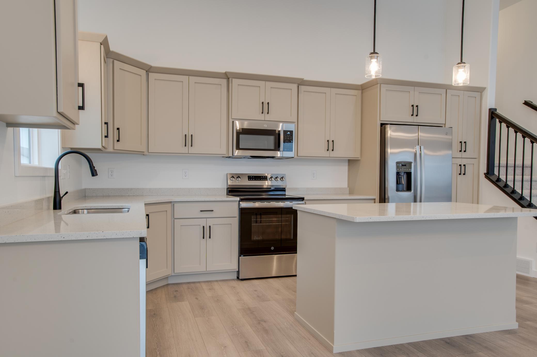 2025 single family home for sale at 2516 38th Avenue S in Moorhead, MN — 3 bed, 2 bath (photo 11 of 32)