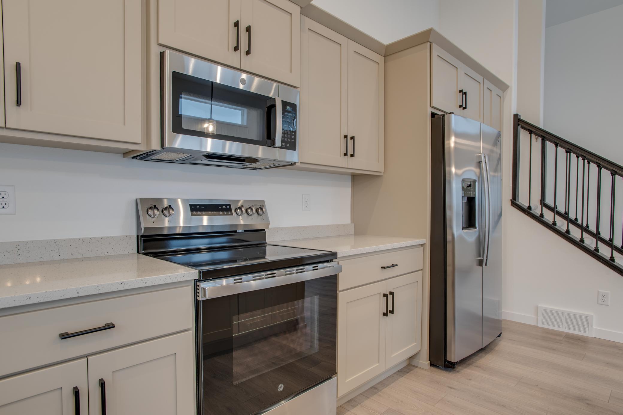 2025 single family home for sale at 2516 38th Avenue S in Moorhead, MN — 3 bed, 2 bath (photo 12 of 32)