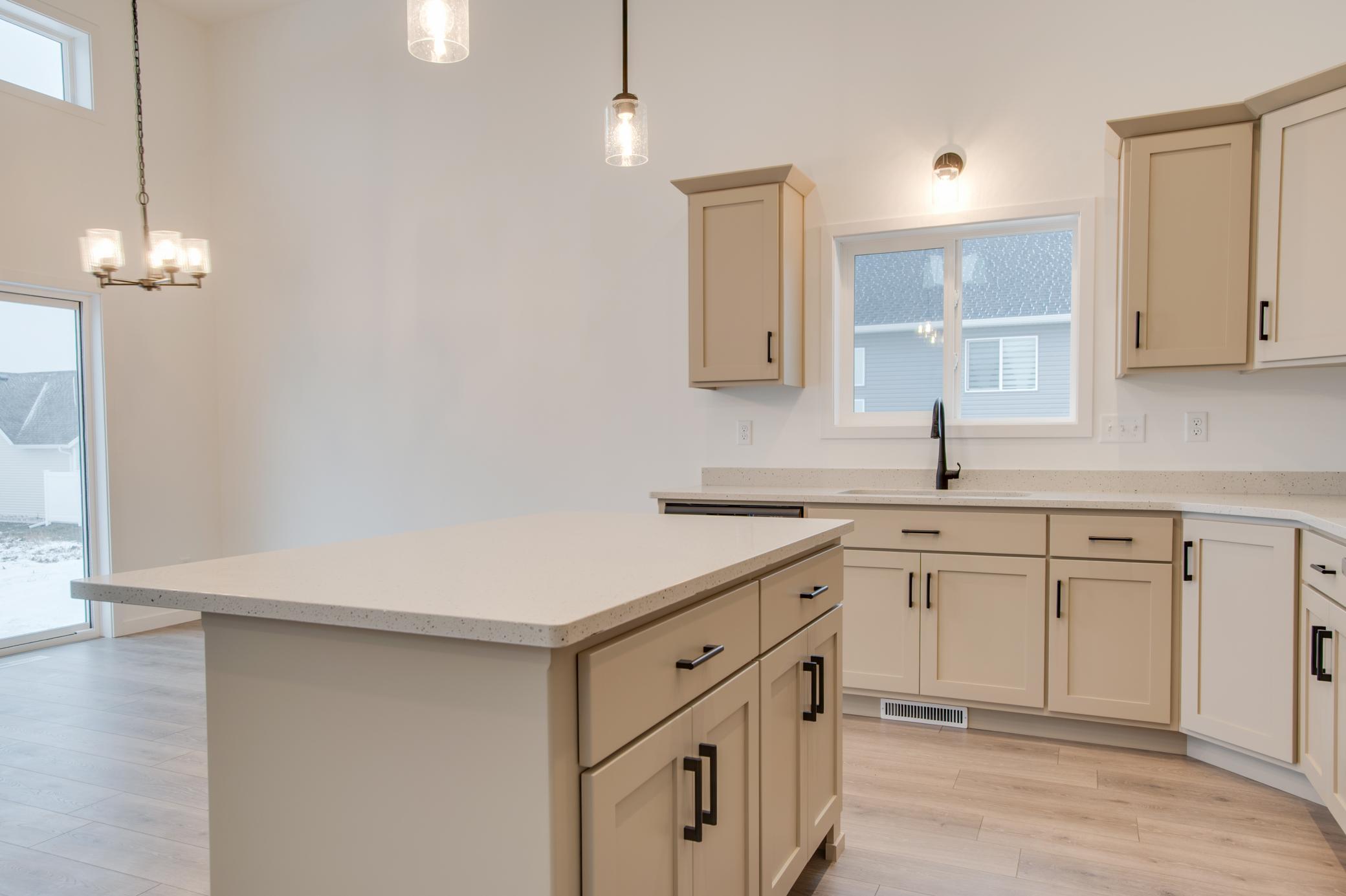 2025 single family home for sale at 2516 38th Avenue S in Moorhead, MN — 3 bed, 2 bath (photo 13 of 32)