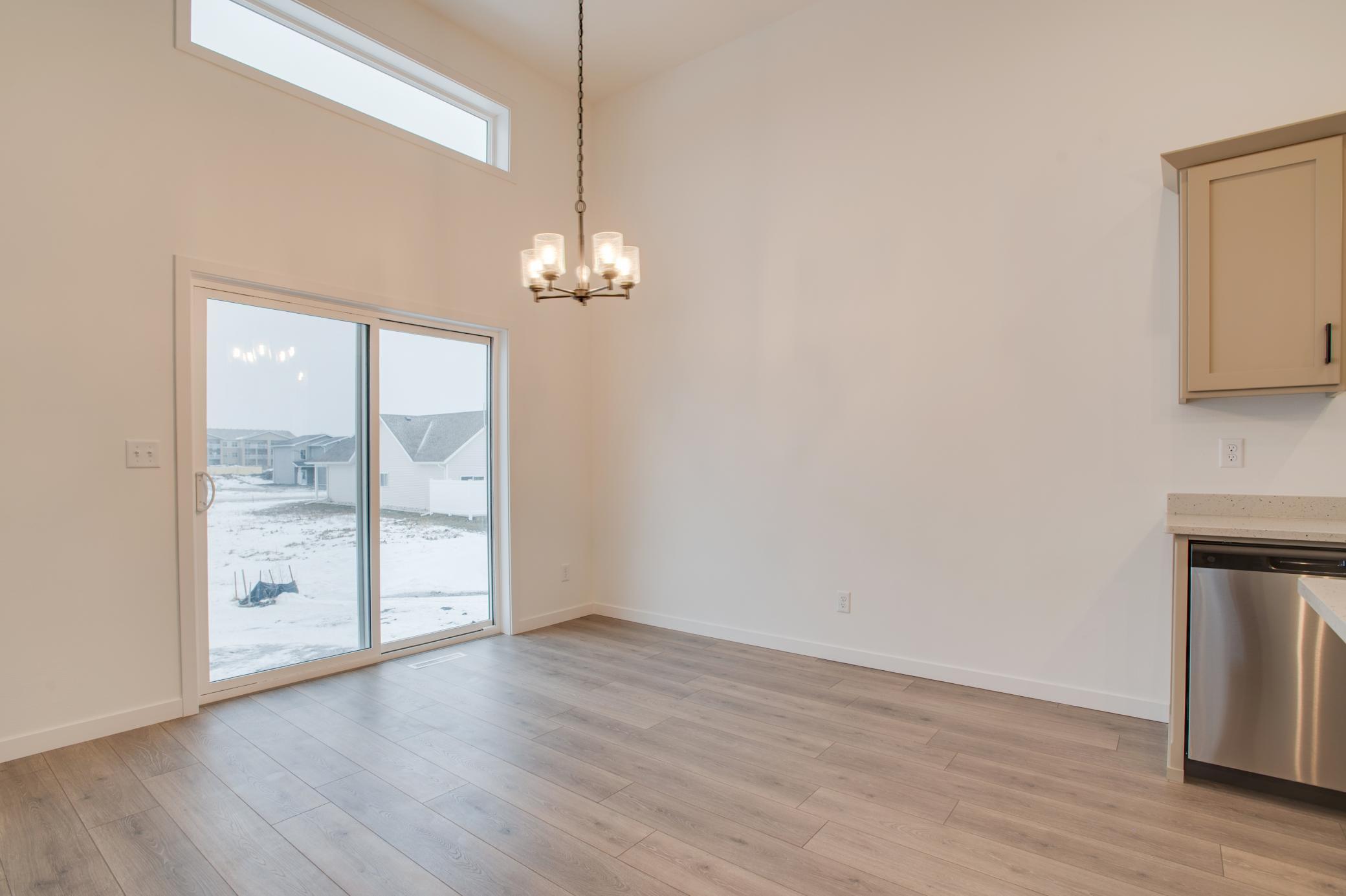 2025 single family home for sale at 2516 38th Avenue S in Moorhead, MN — 3 bed, 2 bath (photo 15 of 32)