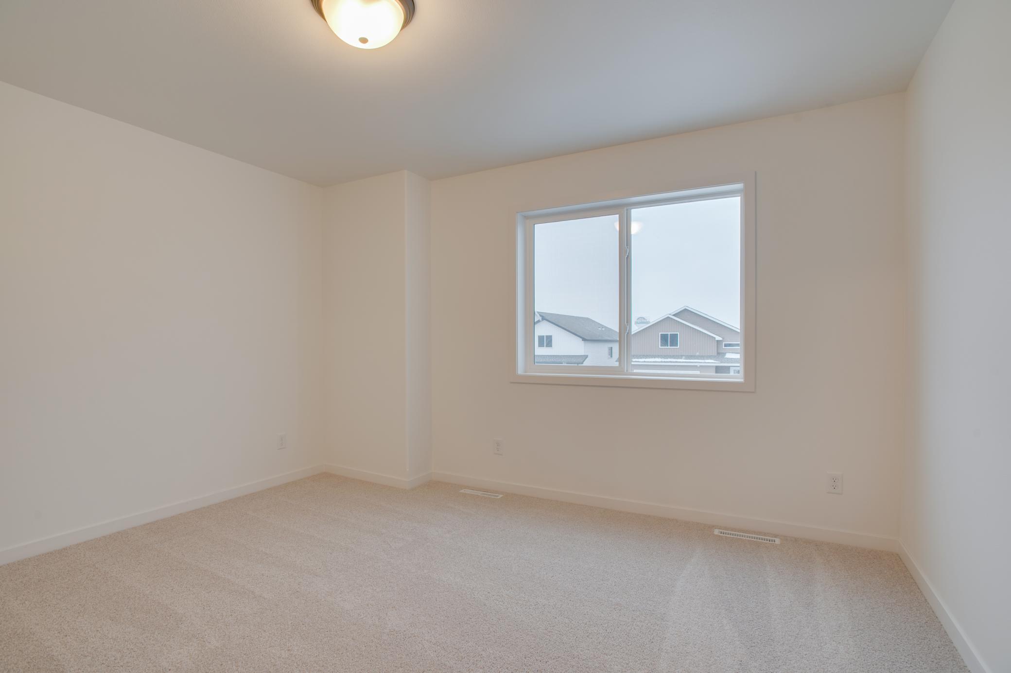 2025 single family home for sale at 2516 38th Avenue S in Moorhead, MN — 3 bed, 2 bath (photo 16 of 32)