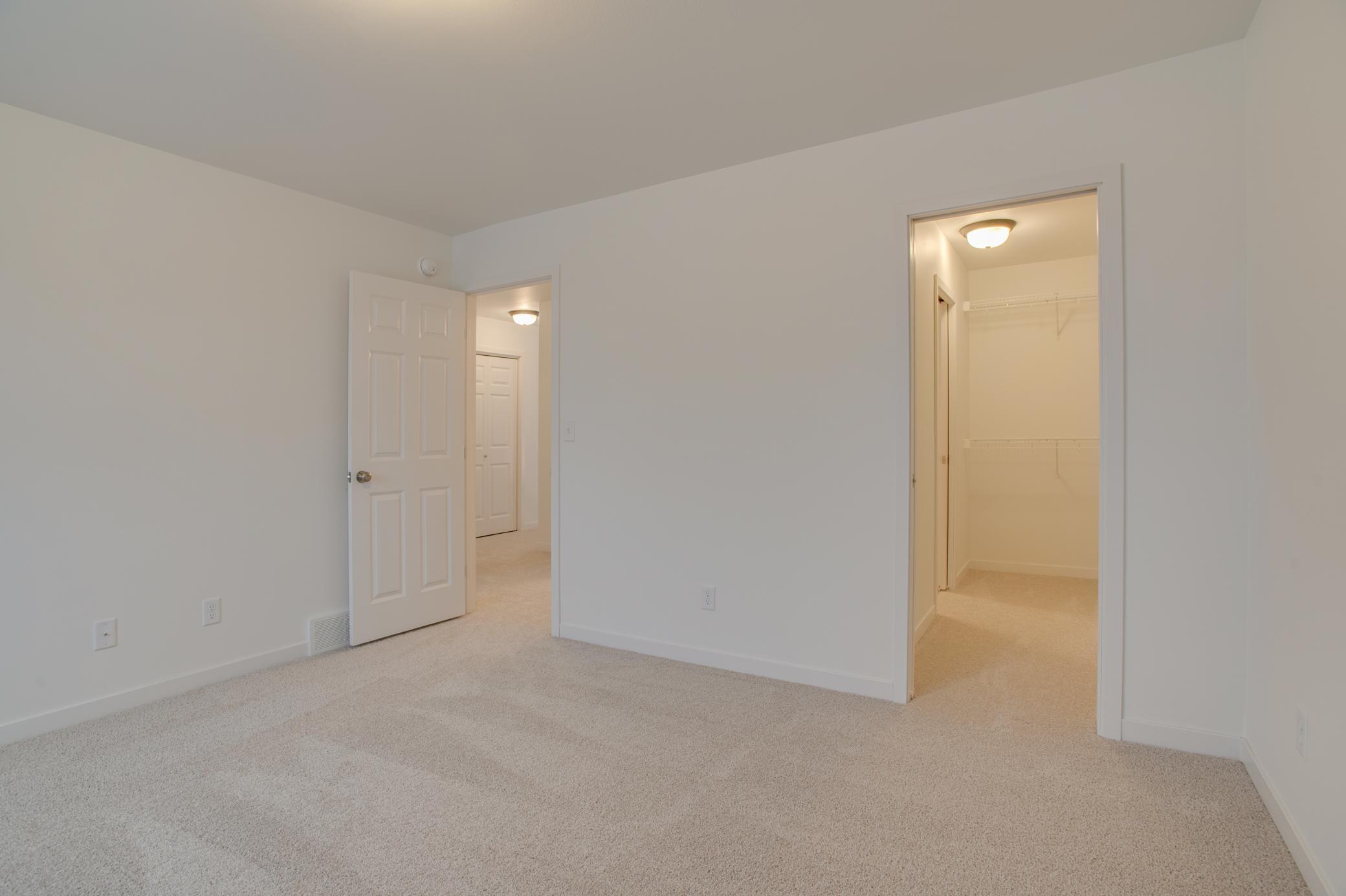 2025 single family home for sale at 2516 38th Avenue S in Moorhead, MN — 3 bed, 2 bath (photo 17 of 32)