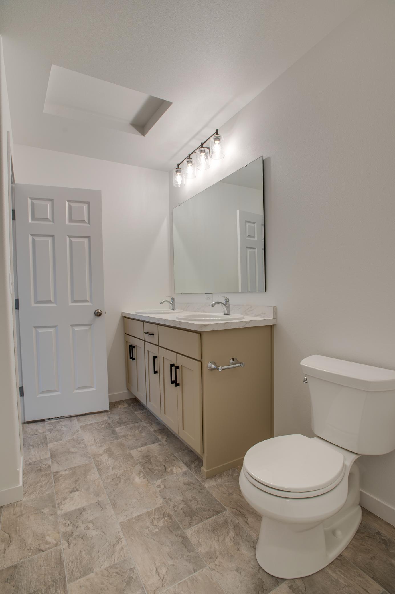 2025 single family home for sale at 2516 38th Avenue S in Moorhead, MN — 3 bed, 2 bath (photo 19 of 32)