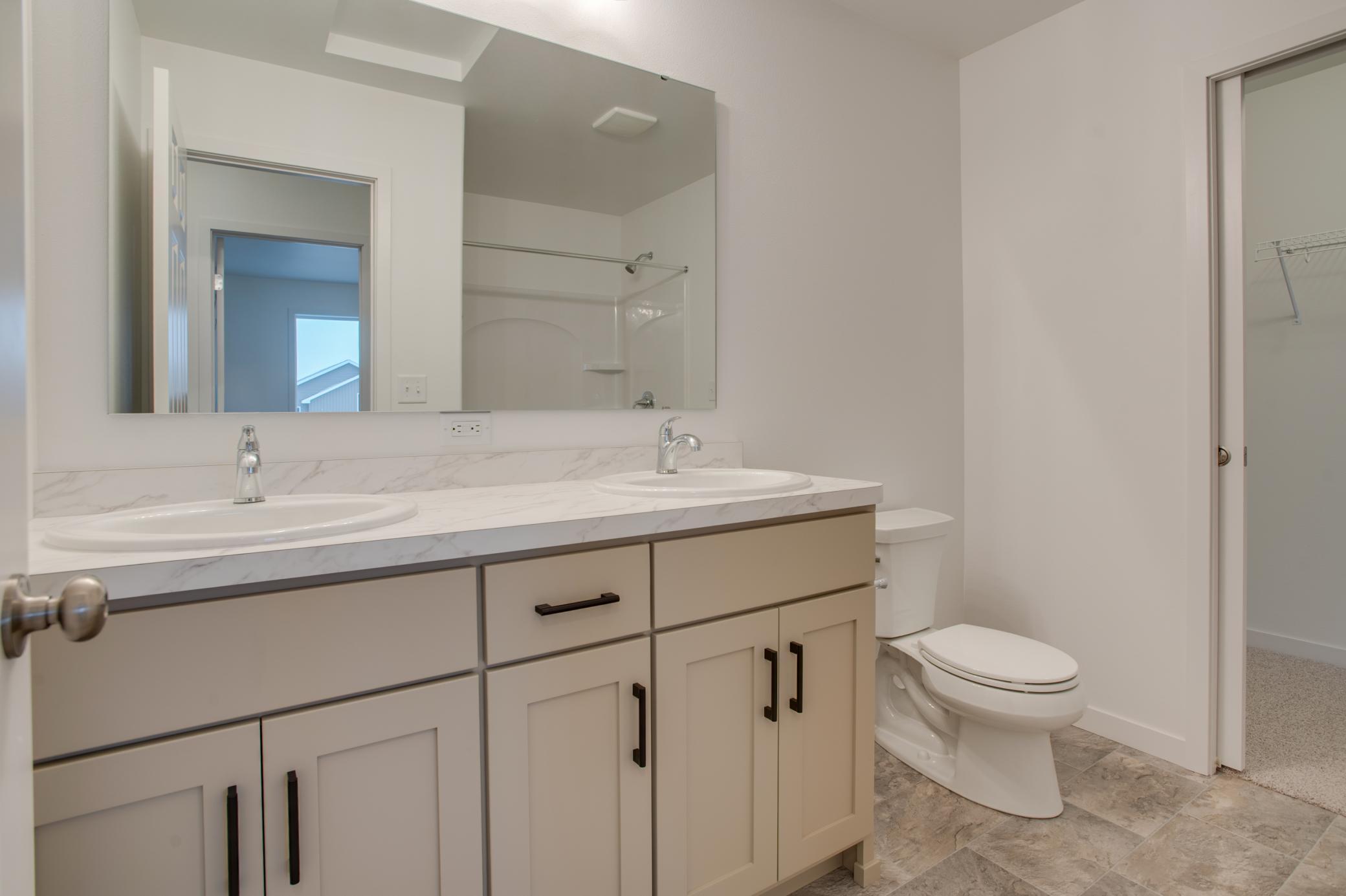 2025 single family home for sale at 2516 38th Avenue S in Moorhead, MN — 3 bed, 2 bath (photo 20 of 32)