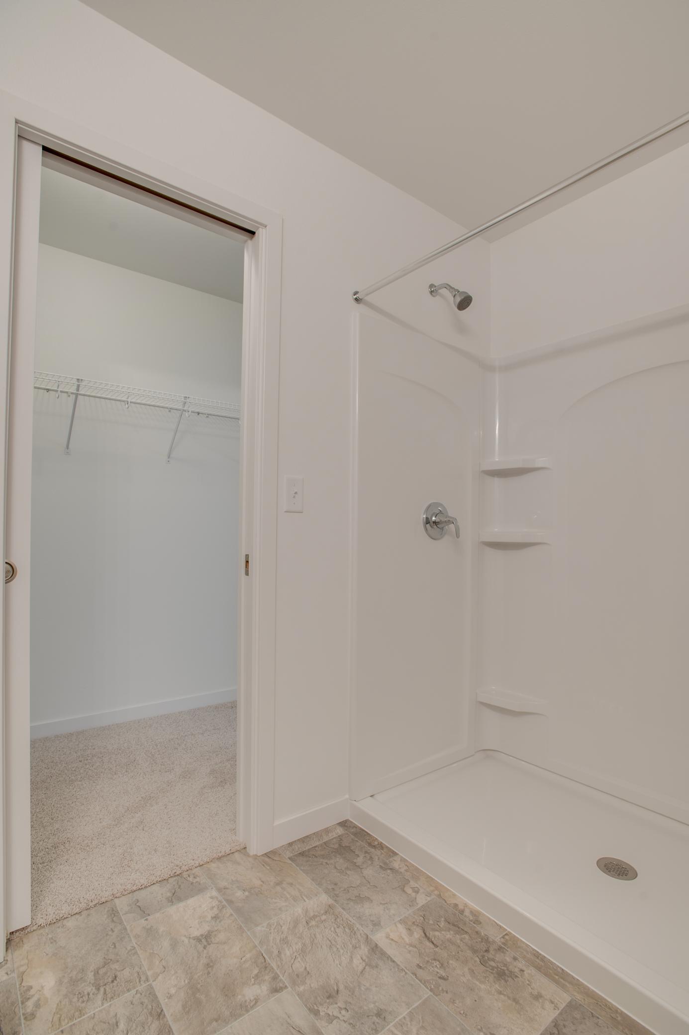 2025 single family home for sale at 2516 38th Avenue S in Moorhead, MN — 3 bed, 2 bath (photo 21 of 32)