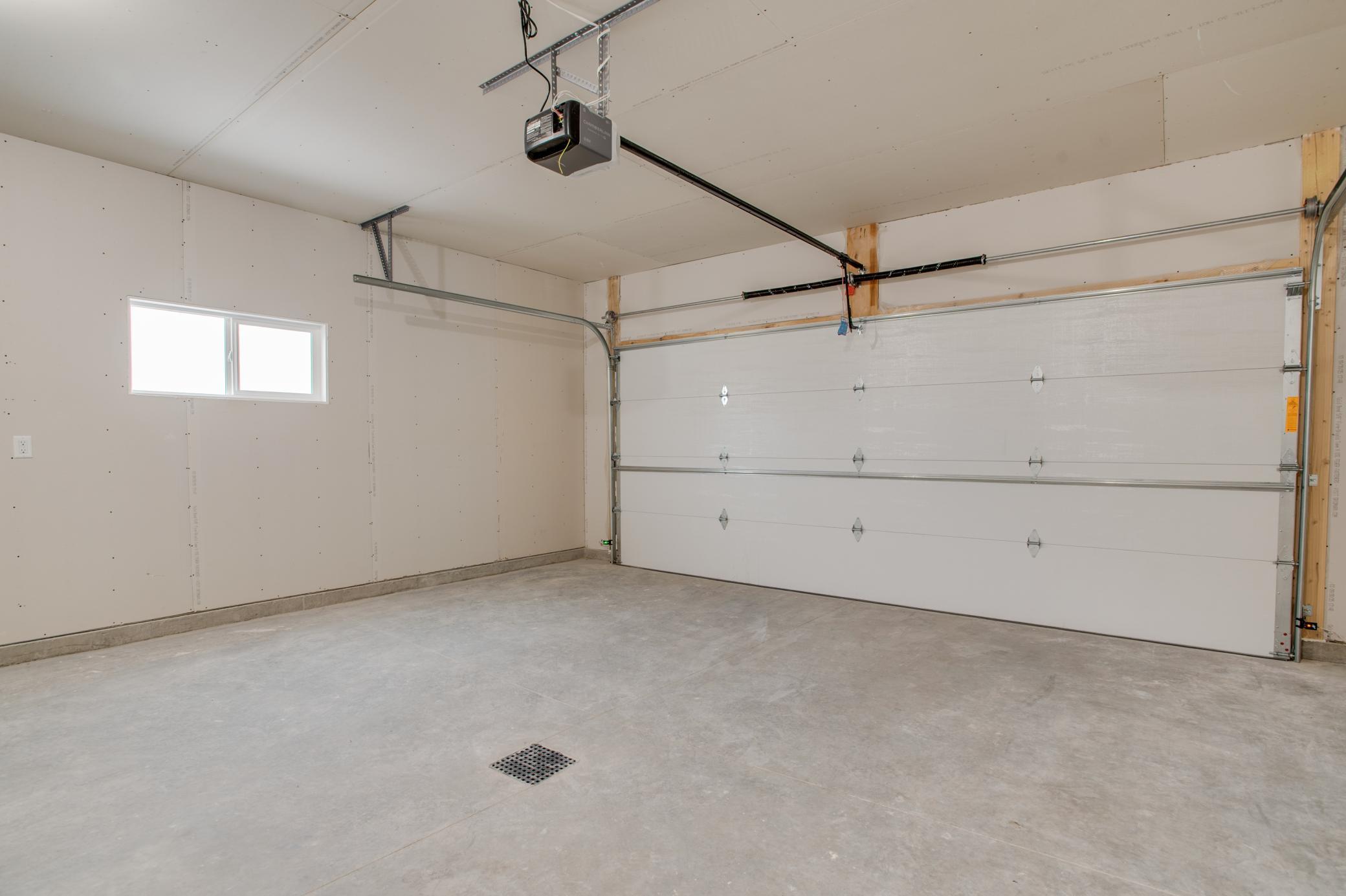2025 single family home for sale at 2516 38th Avenue S in Moorhead, MN — 3 bed, 2 bath (photo 31 of 32)